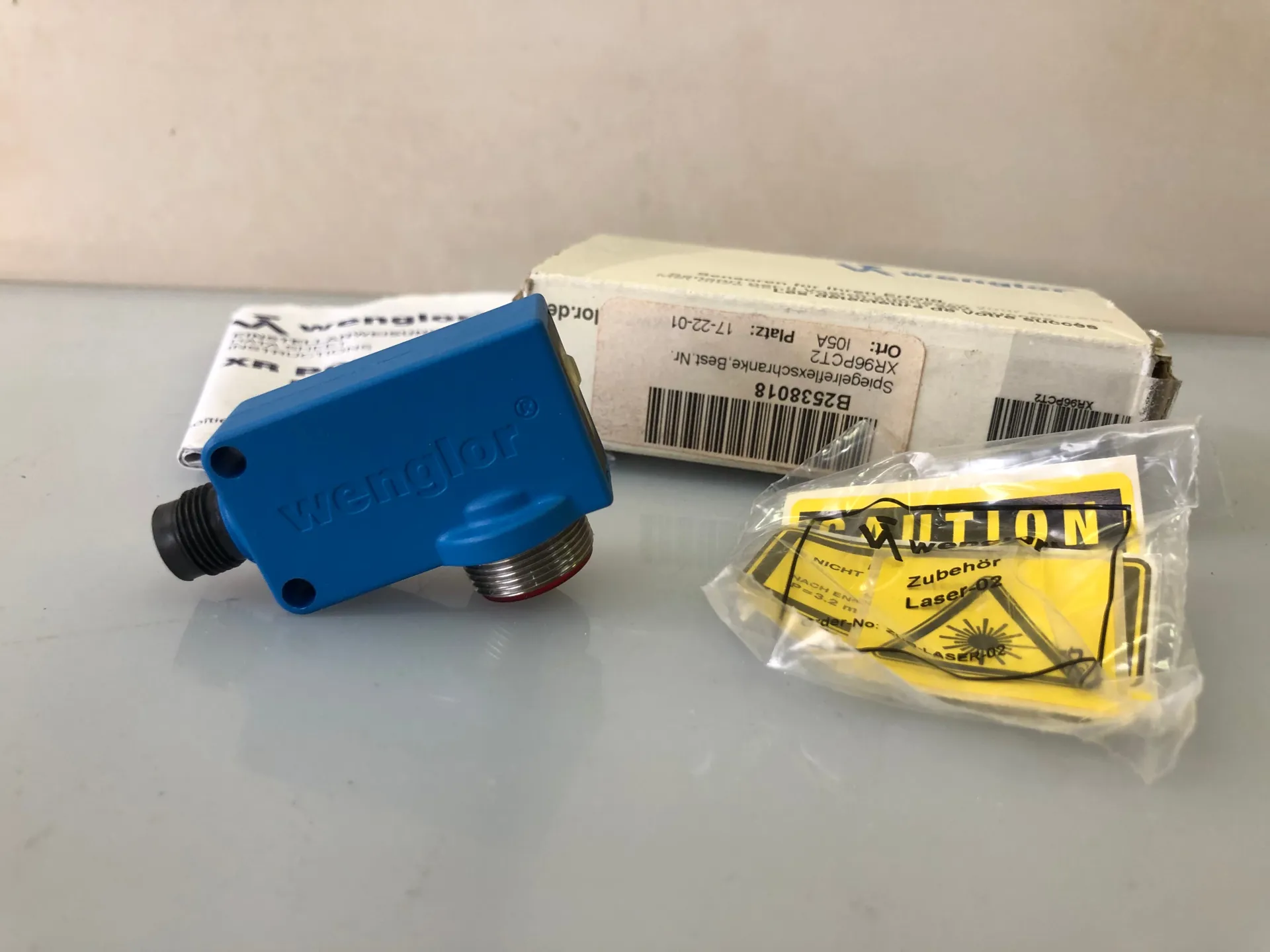 Wenglor XR96PCT2 Retro-Reflective Laser Sensor – Photoelectric Switch, 10m Range, PNP - Thumbnail 4