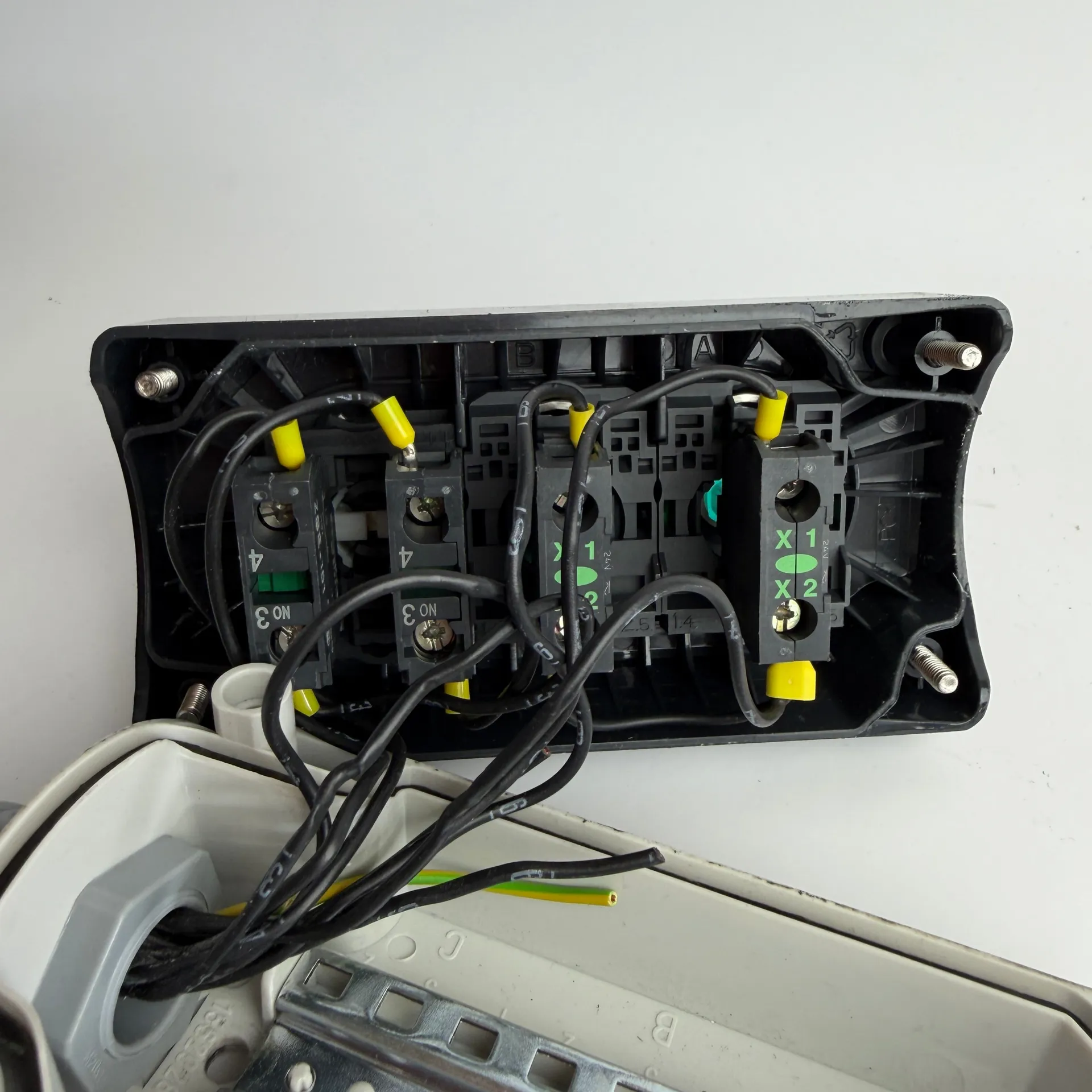 Schneider Electric XAL Control Station with Key Selector & 2 Green Pilot Lights, 2.2m Cable - Thumbnail 12