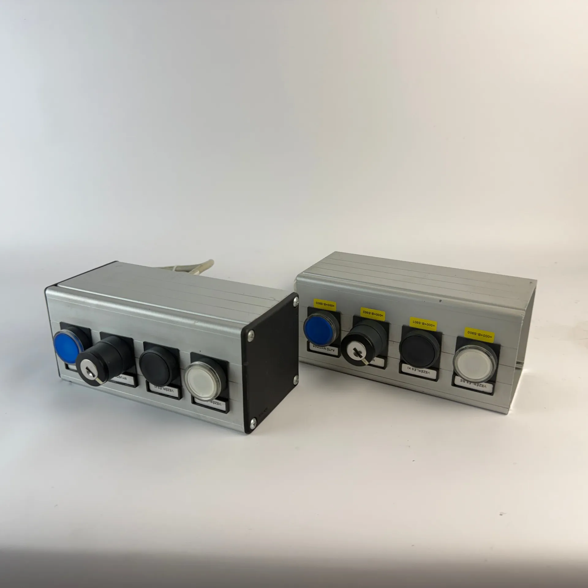 Lot of 2 Industrial Operator Control Stations with 3 Push Buttons & Key Selector, Cabled - Thumbnail 7