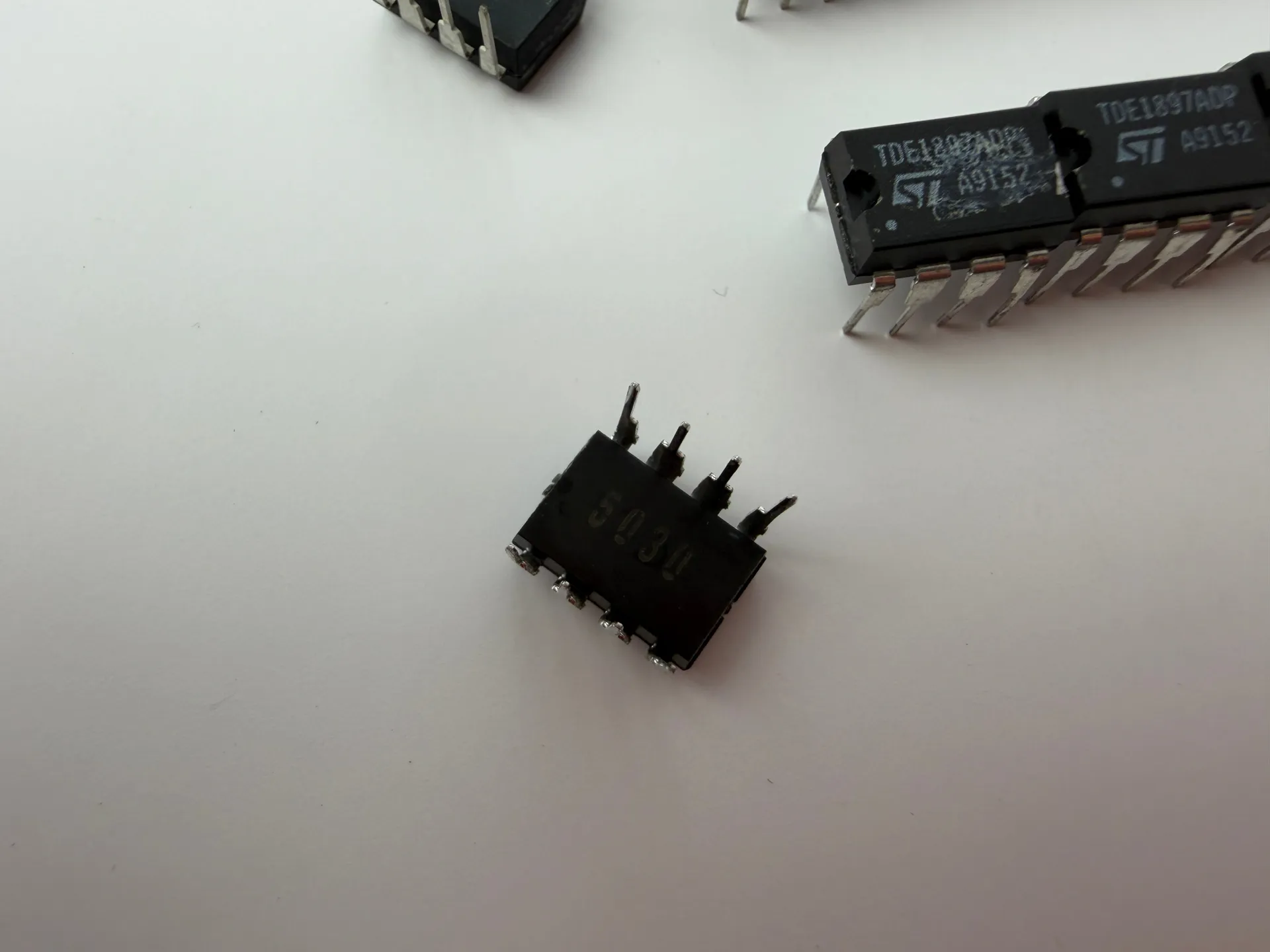STMicroelectronics Intelligent Power Switch IC Lot 39pcs – 11x R602 1897RDP, 9x R604 1897RDP, 19x TDE1897ADP - Thumbnail 7