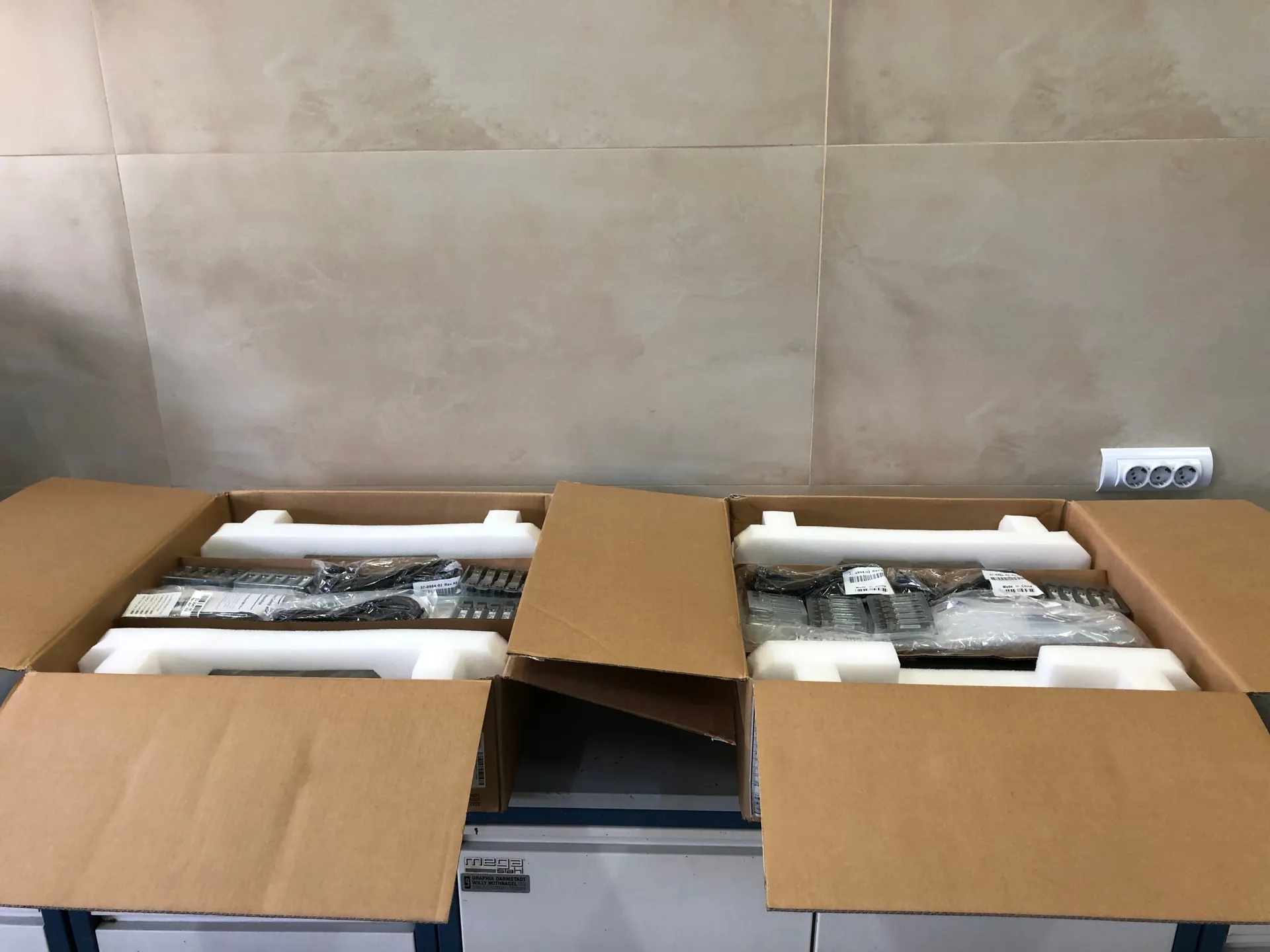 Cisco N2K-C2232TM-E-10GE 10GE Fabric Extender – 32-Port FEX for Nexus Series - Thumbnail 3