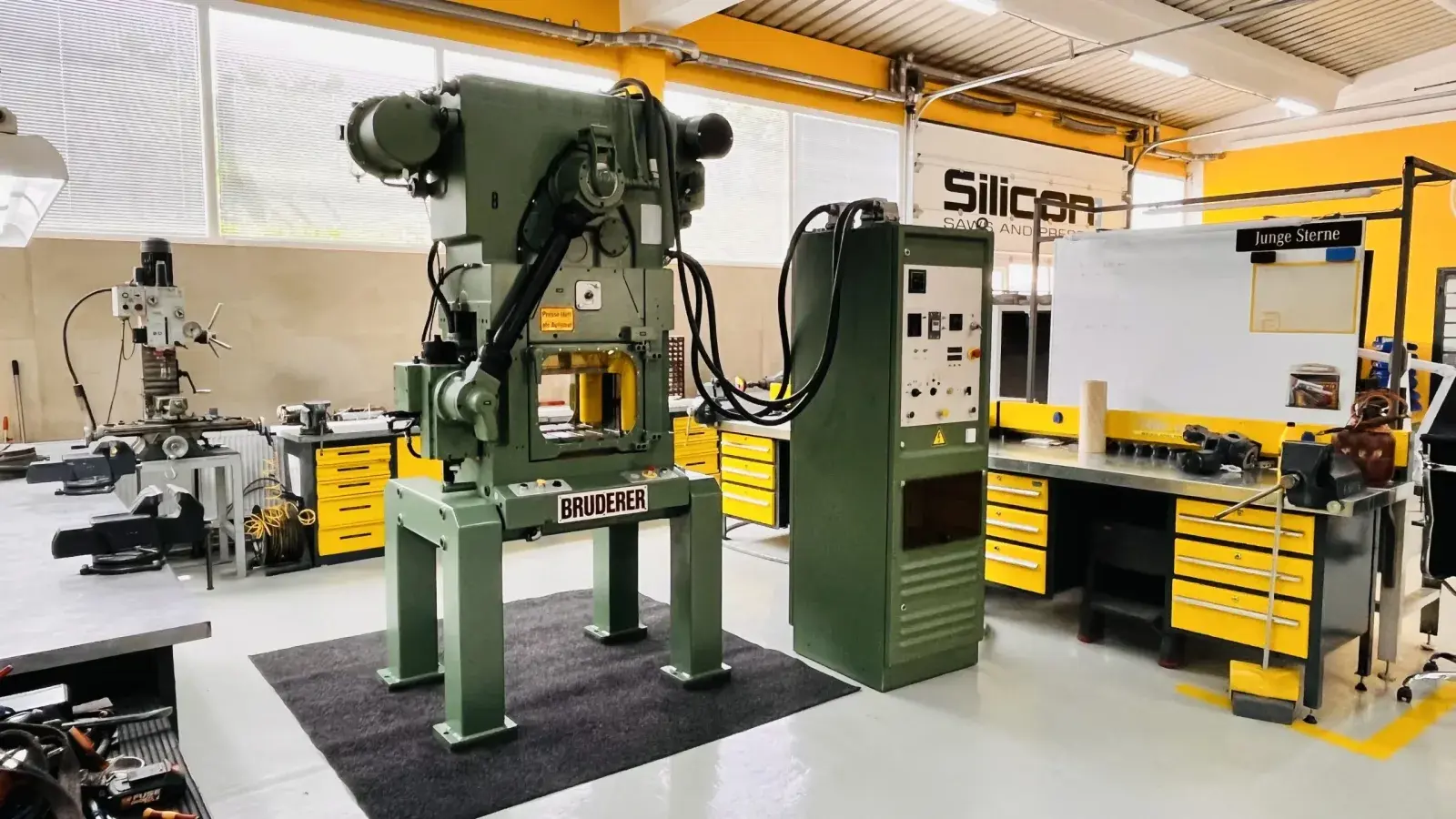 Bruderer BSTA 200 Automatic Punching Press 200 kN with BBV 100/75 Feeder - Thumbnail 3