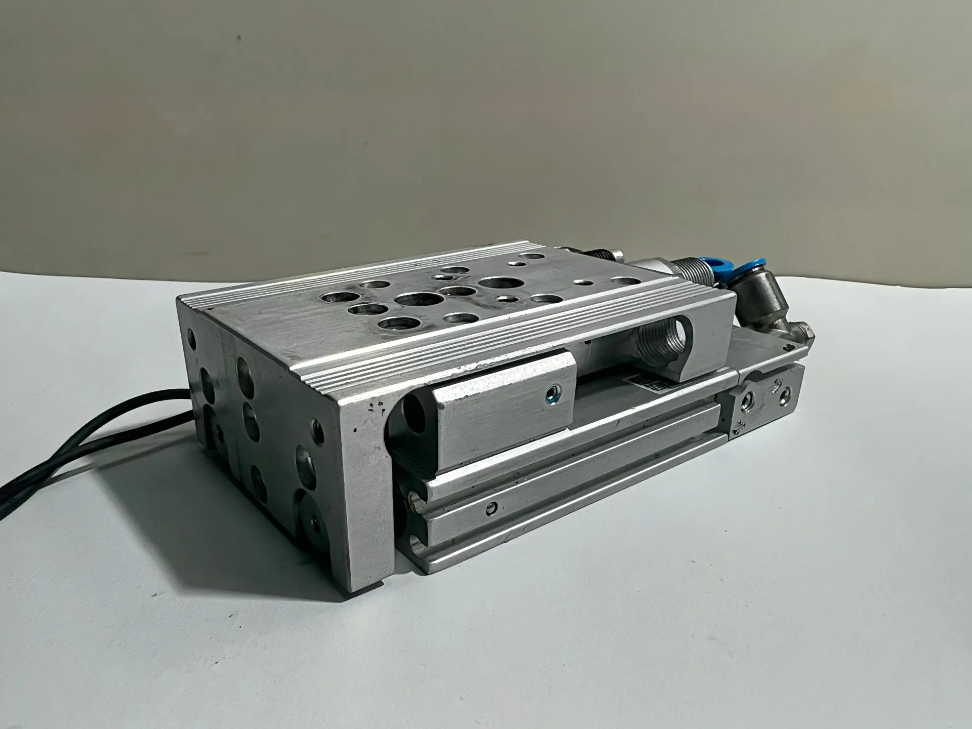 Aventics R412019192 MSC-12-30 Pneumatic Cylinder with 2.1m Sensor Cable 10 Bar - Image 1