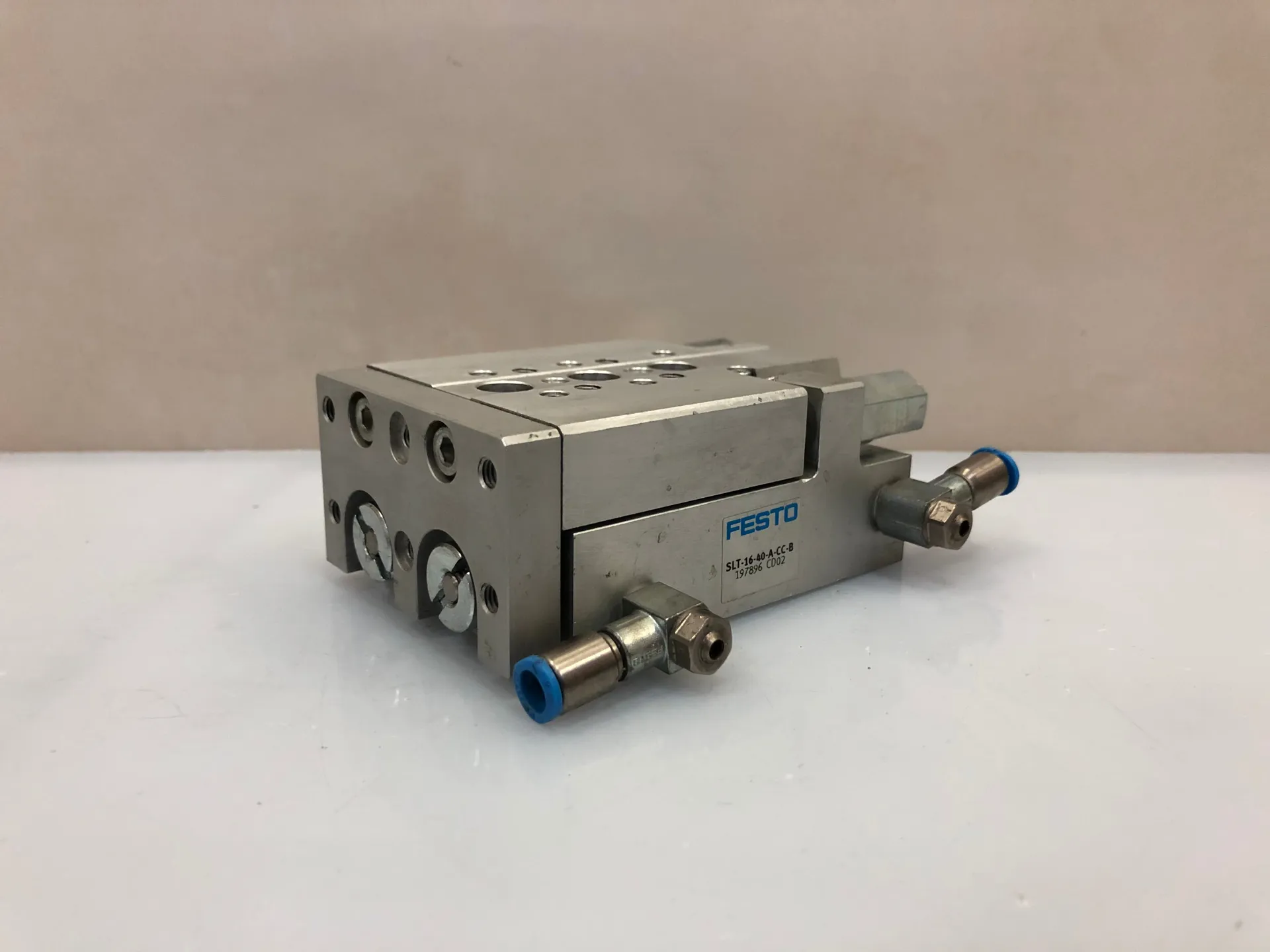 Festo SLT-16-40-A-CC-B Mini Slide Pneumatic Actuator 197896 SLT1640ACCB - Image 1