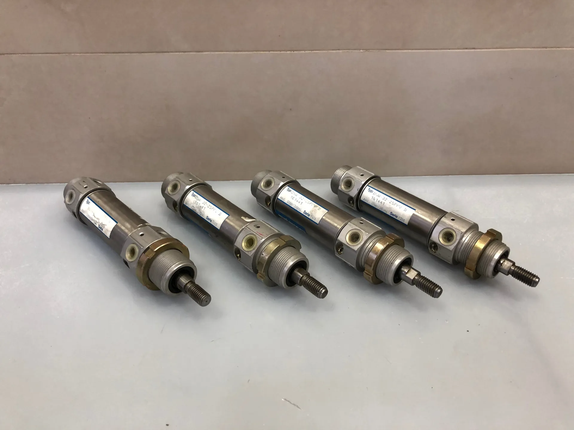 1x Festo DSW-32-25-PPV-B Pneumatic Rotary Cylinder – 32mm Bore, 25mm Stroke (Part No. 161441) - Thumbnail 2