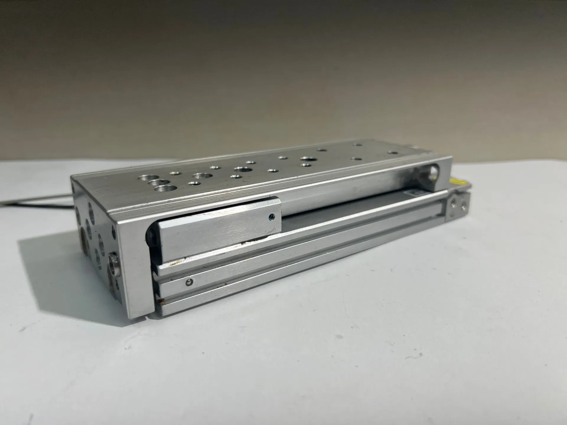 Aventics R480640139 Slide Cylinder 10Bar - Image 1