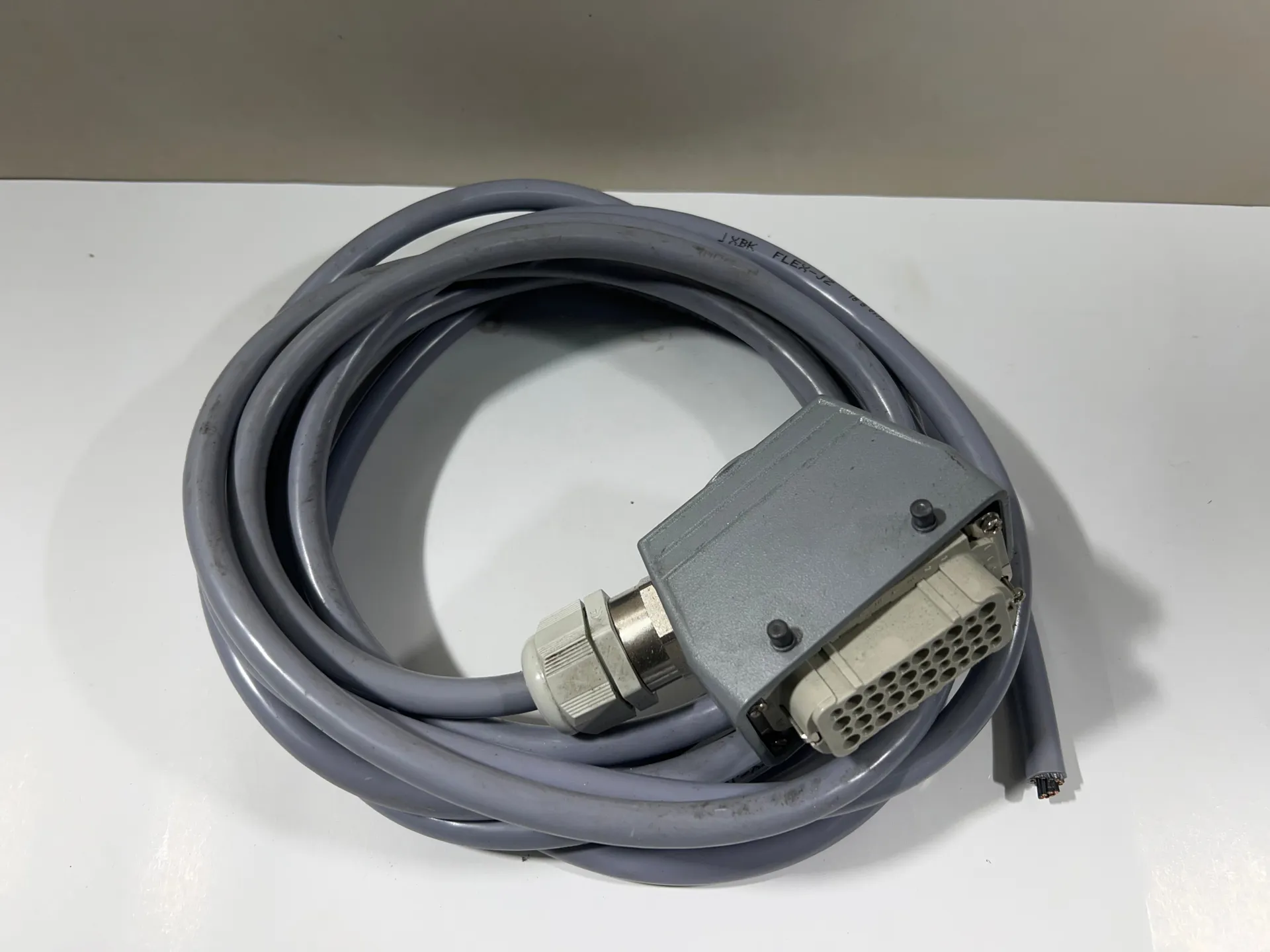 Epic Contact H-D 40 B Connector and Housing with 6m cable - Image 1
