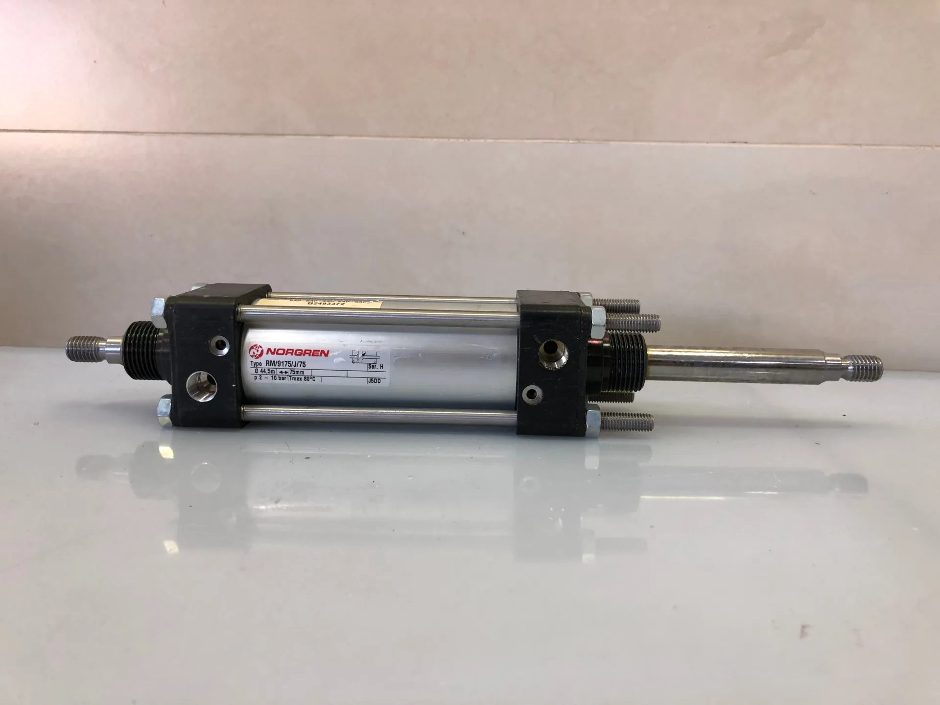 Norgren RM/9175/J/75 Pneumatic Tie‑Rod Cylinder - Image 1