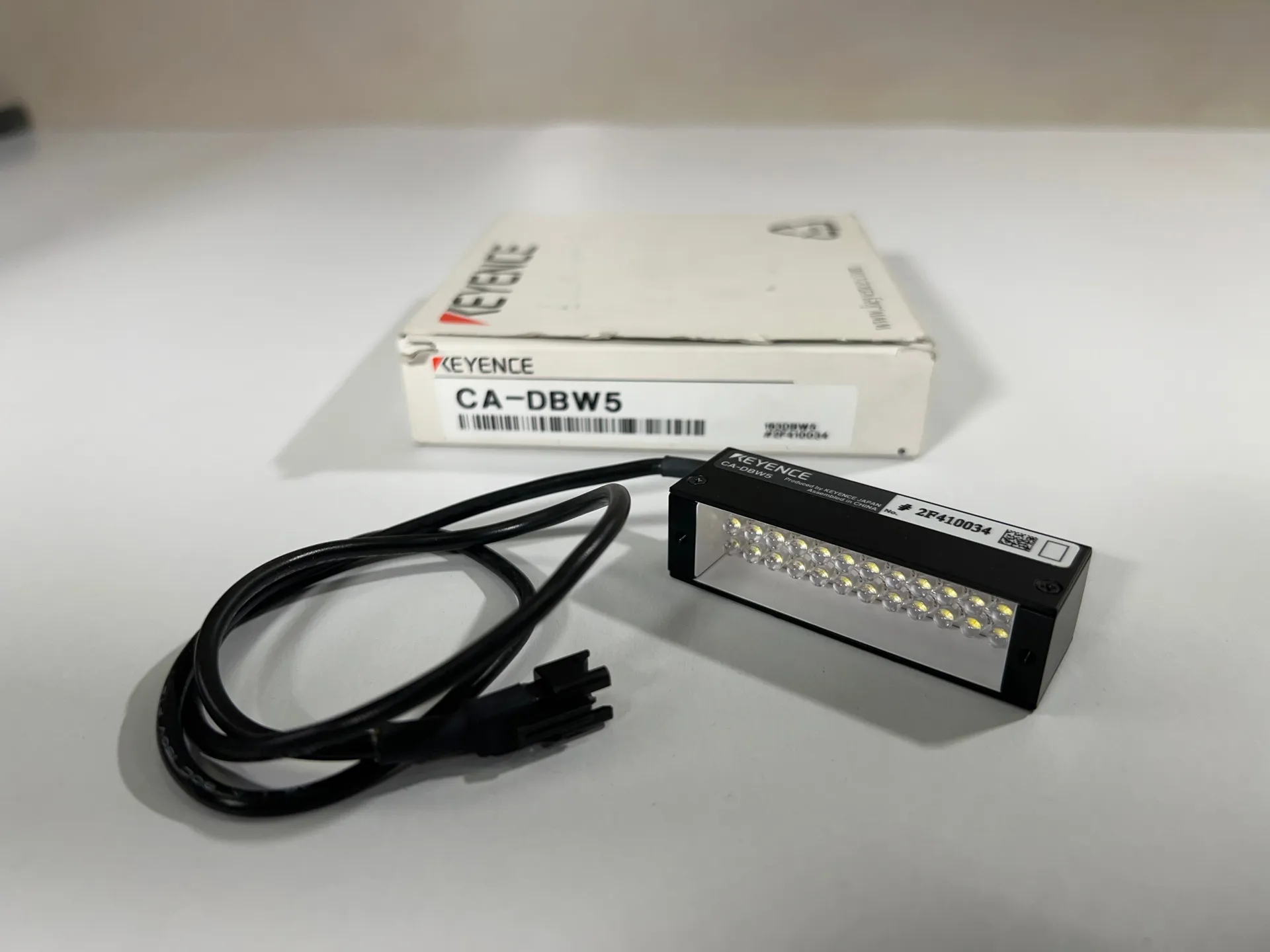 New CA-DBW5 Keyence Illuminator White Bar Light CADBW5 - Image 1