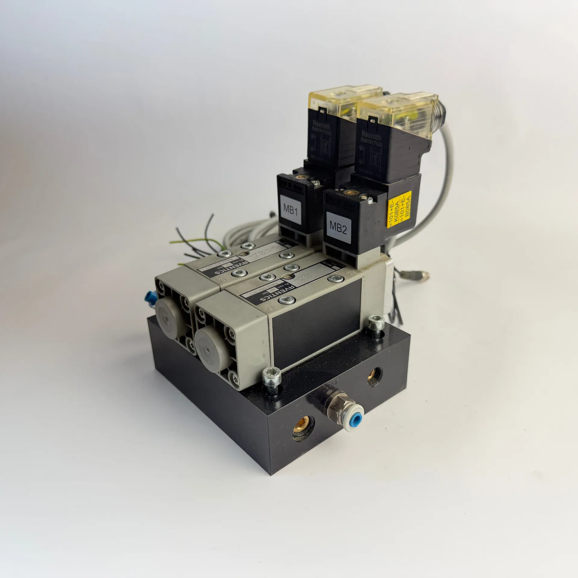AVENTICS Dual 5/2 Directional Valve R422 002 577 w/ Valve Island R422 003 624 Sensors Coils - Thumbnail 2