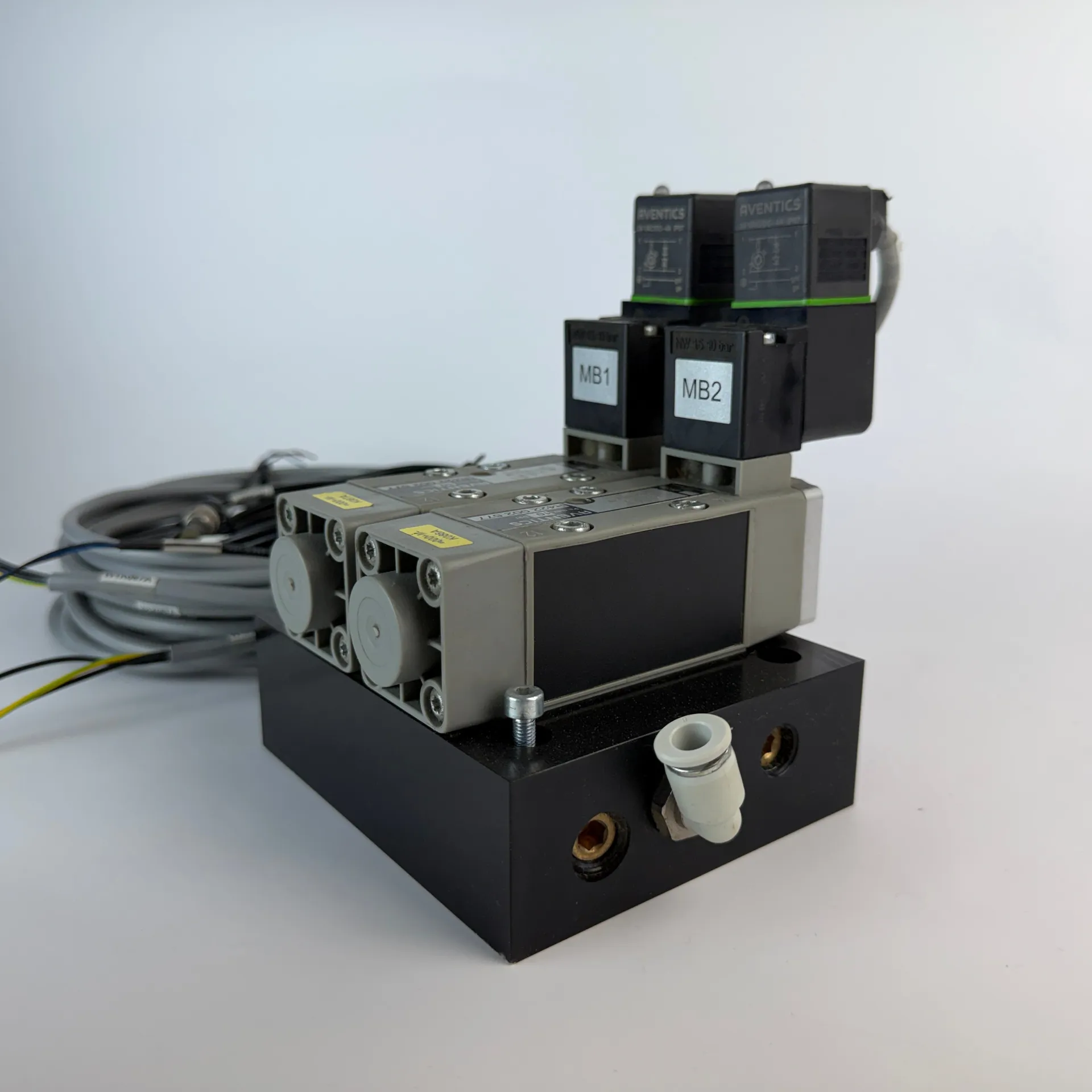 AVENTICS Dual 5/2 Directional Valve R422 002 577 w/ Island R422 003 624 Sensors Coils - Thumbnail 7