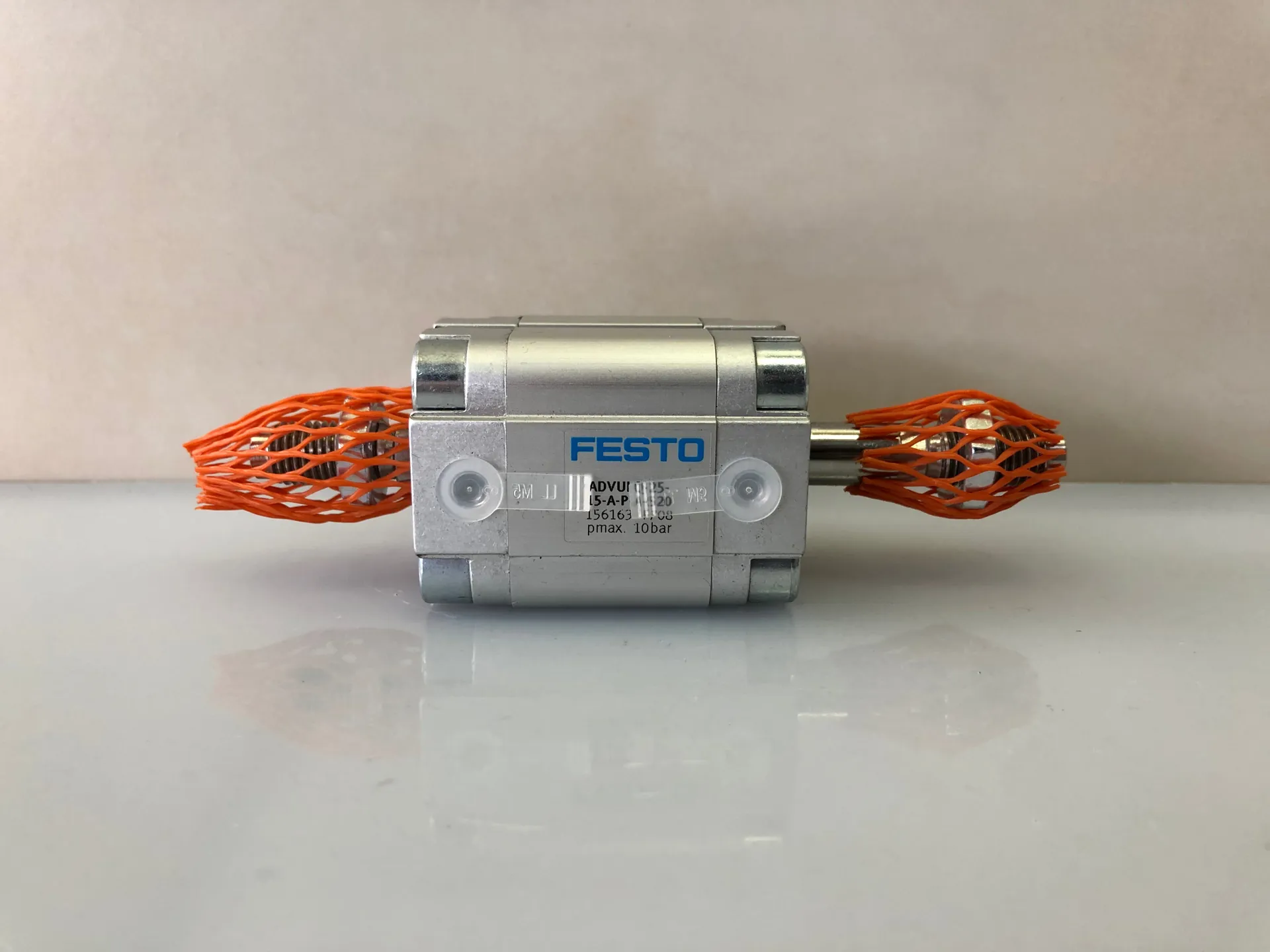 Festo ADVULQ-25-15-A-P-A-S20 Compact Cylinder 156163 - Image 1