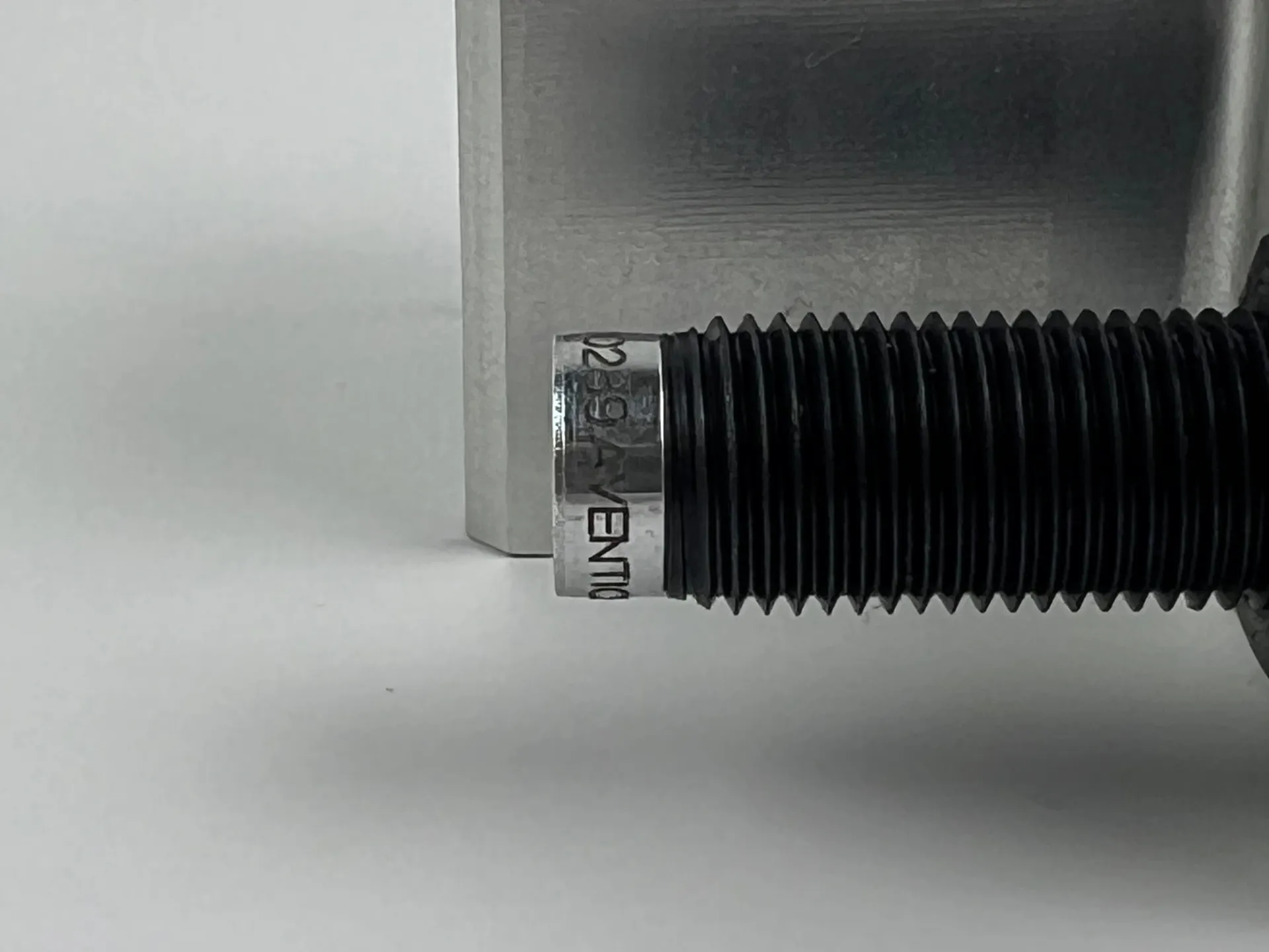 1x Aventics R412010289 Industrial Shock Absorber - Image 1