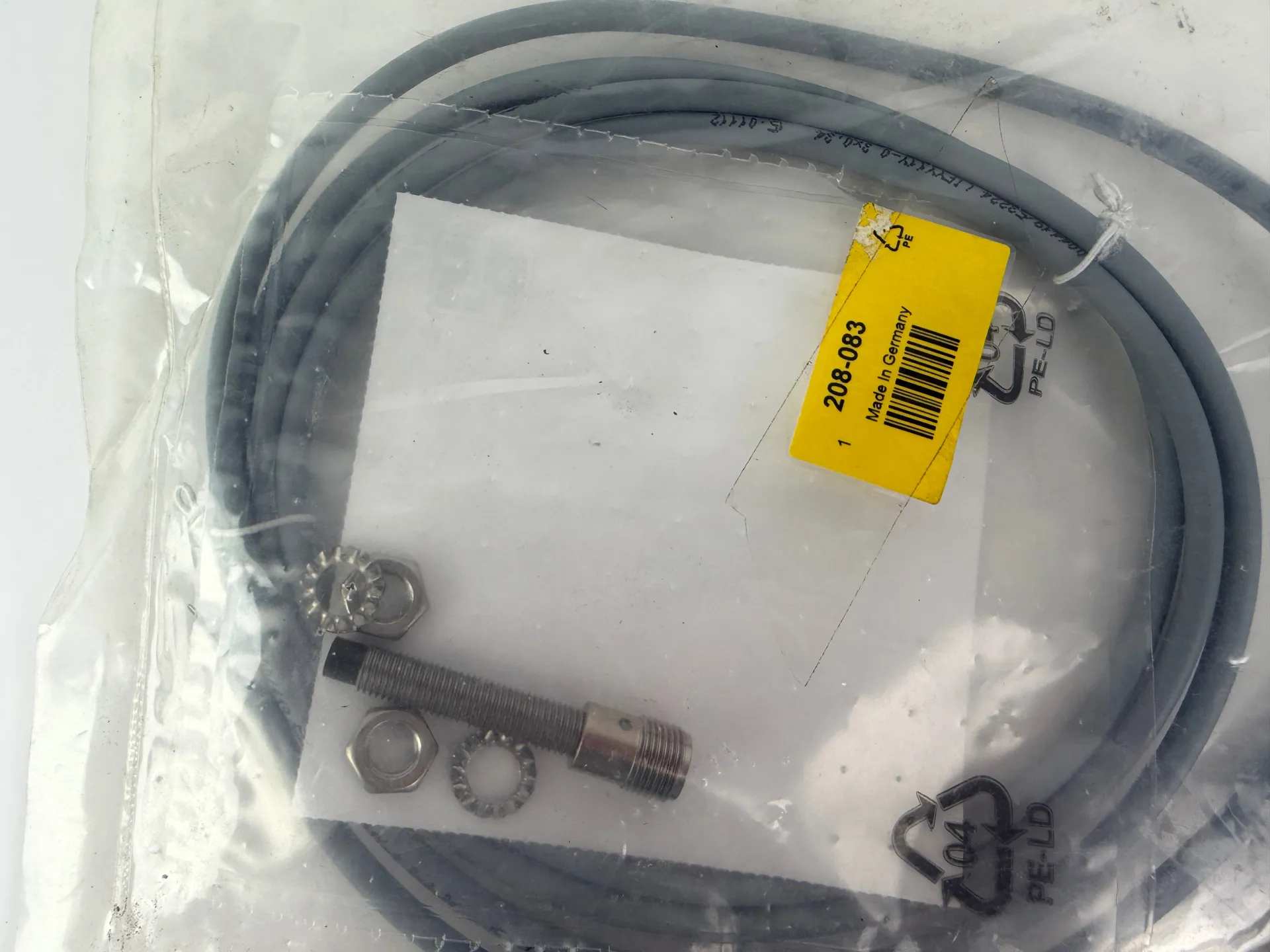 RS 208083 Inductive Proximity Sensor 4mm PNP 10-30VDC IP67 M8 Cable - Thumbnail 5