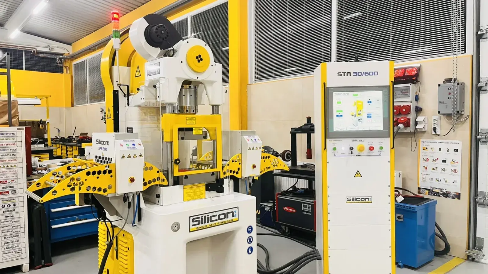 Silicon+ SFS 200 / SFS 300 High-Speed Servo Feeder - Thumbnail 4