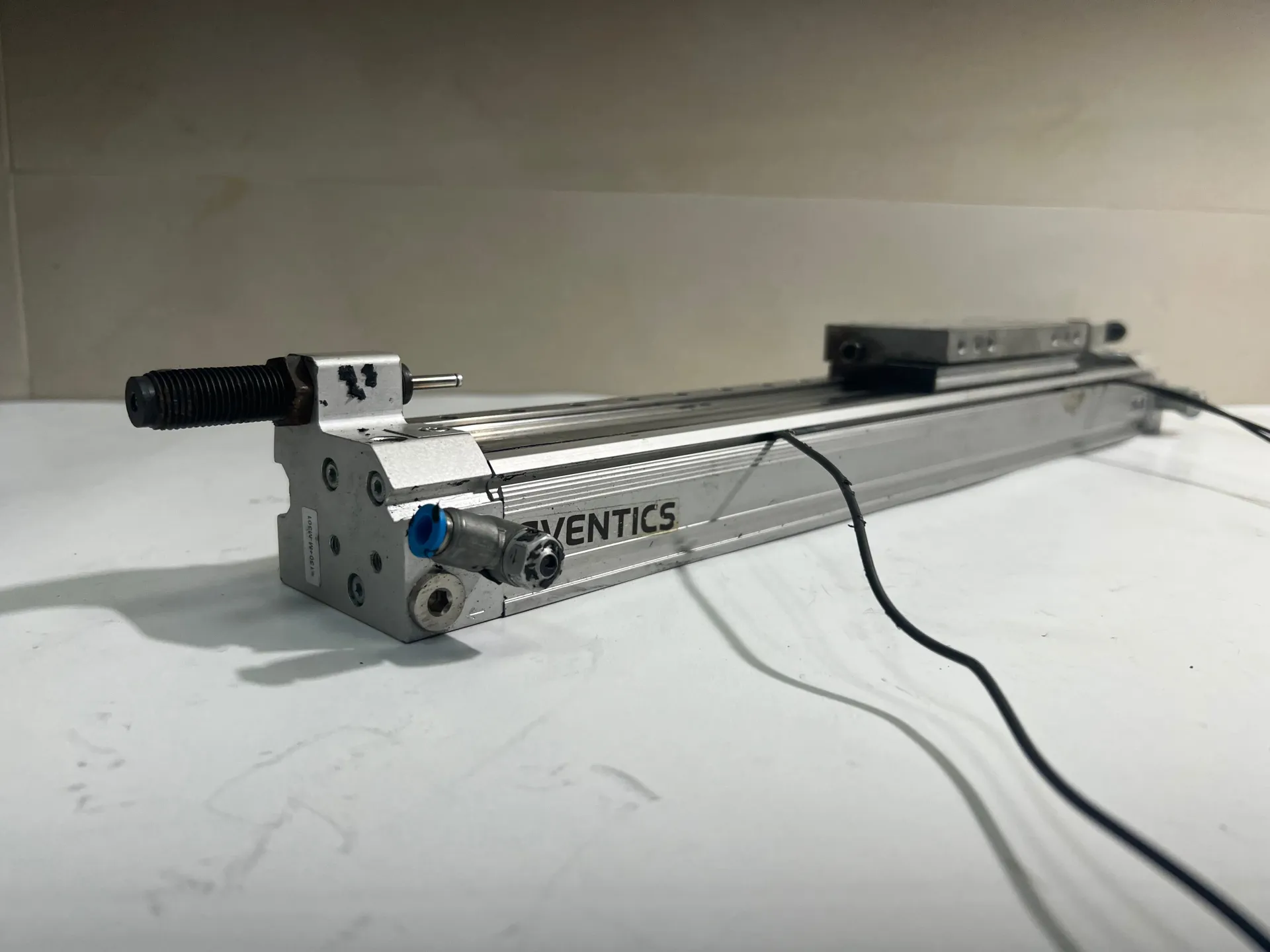 Aventics R480687311 Linear Drive Pneumatic Cylinder 8 Bar with 2 Sensors 1.4m - Image 1