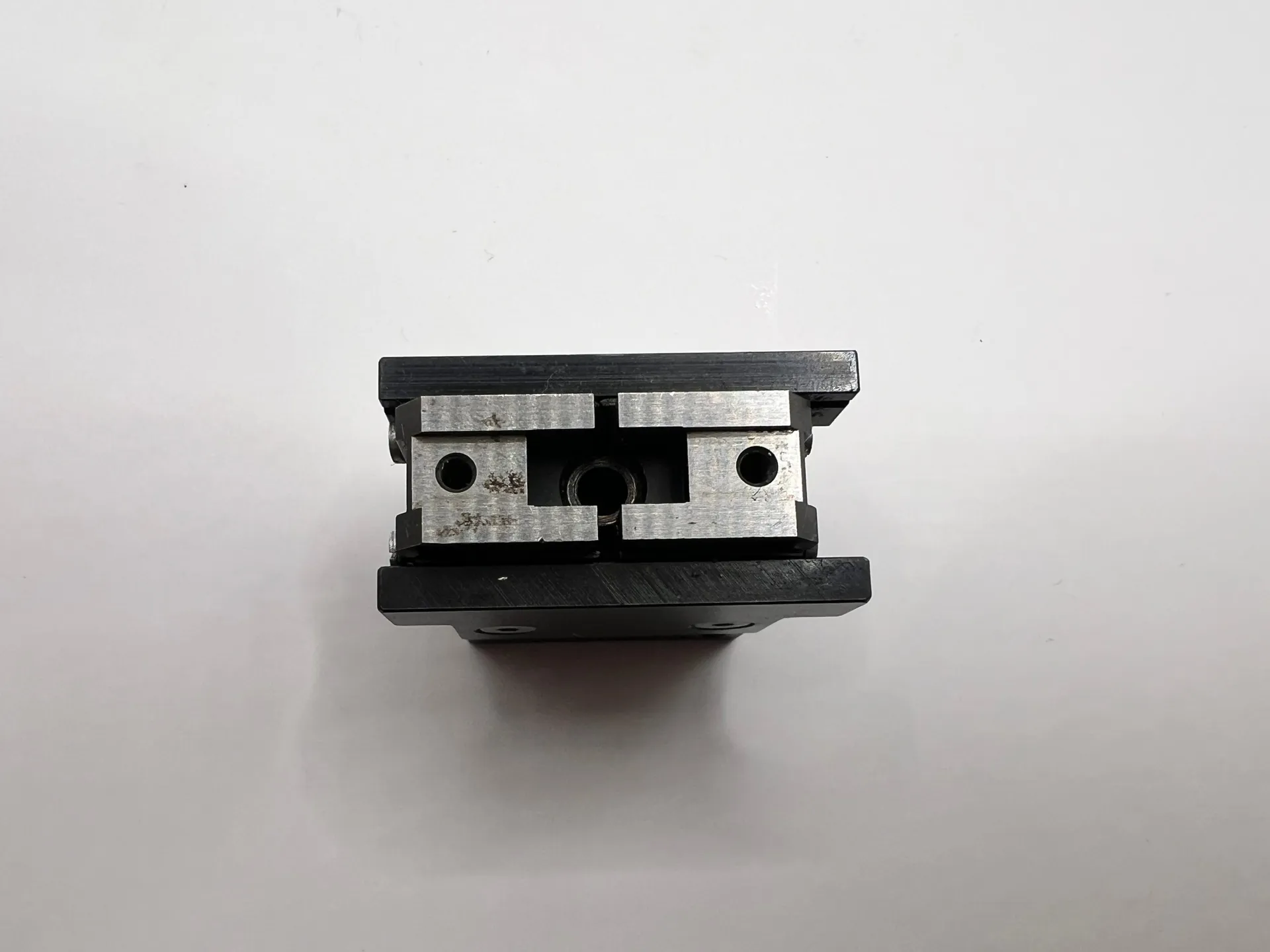 Afag GM 12/PS Mounting Plate for GMQ12 / GM12 Pneumatic Grippers - Thumbnail 3