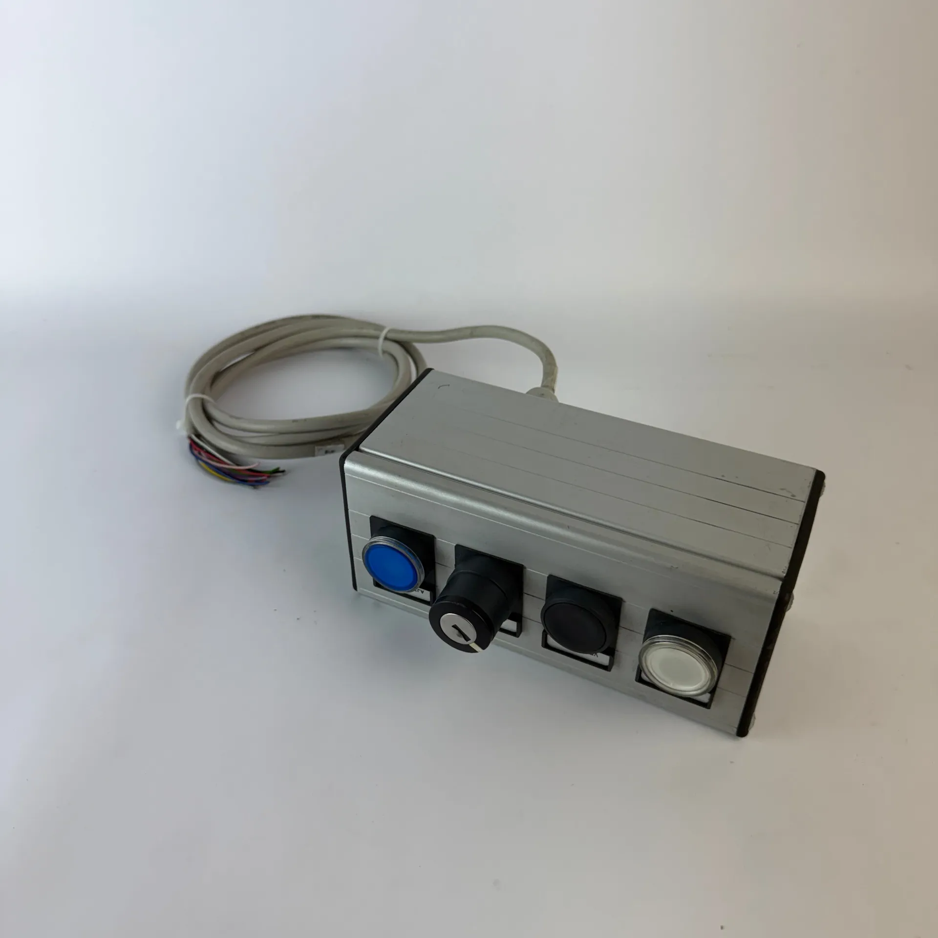 Lot of 2 Industrial Operator Control Stations with 3 Push Buttons & Key Selector, Cabled - Image 1