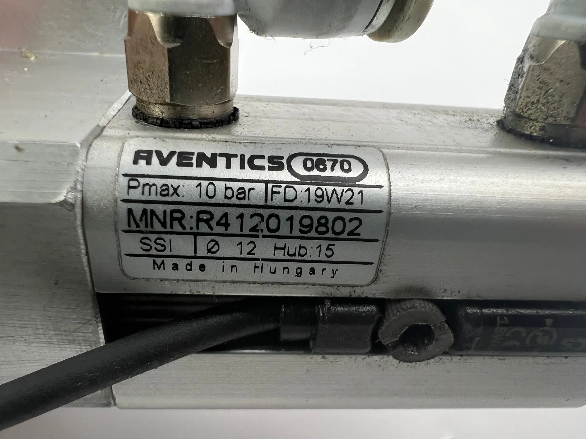 1x Aventics R412019802 SSI Short-Stroke Cylinder + 2x R412022873 Sensors - Thumbnail 6