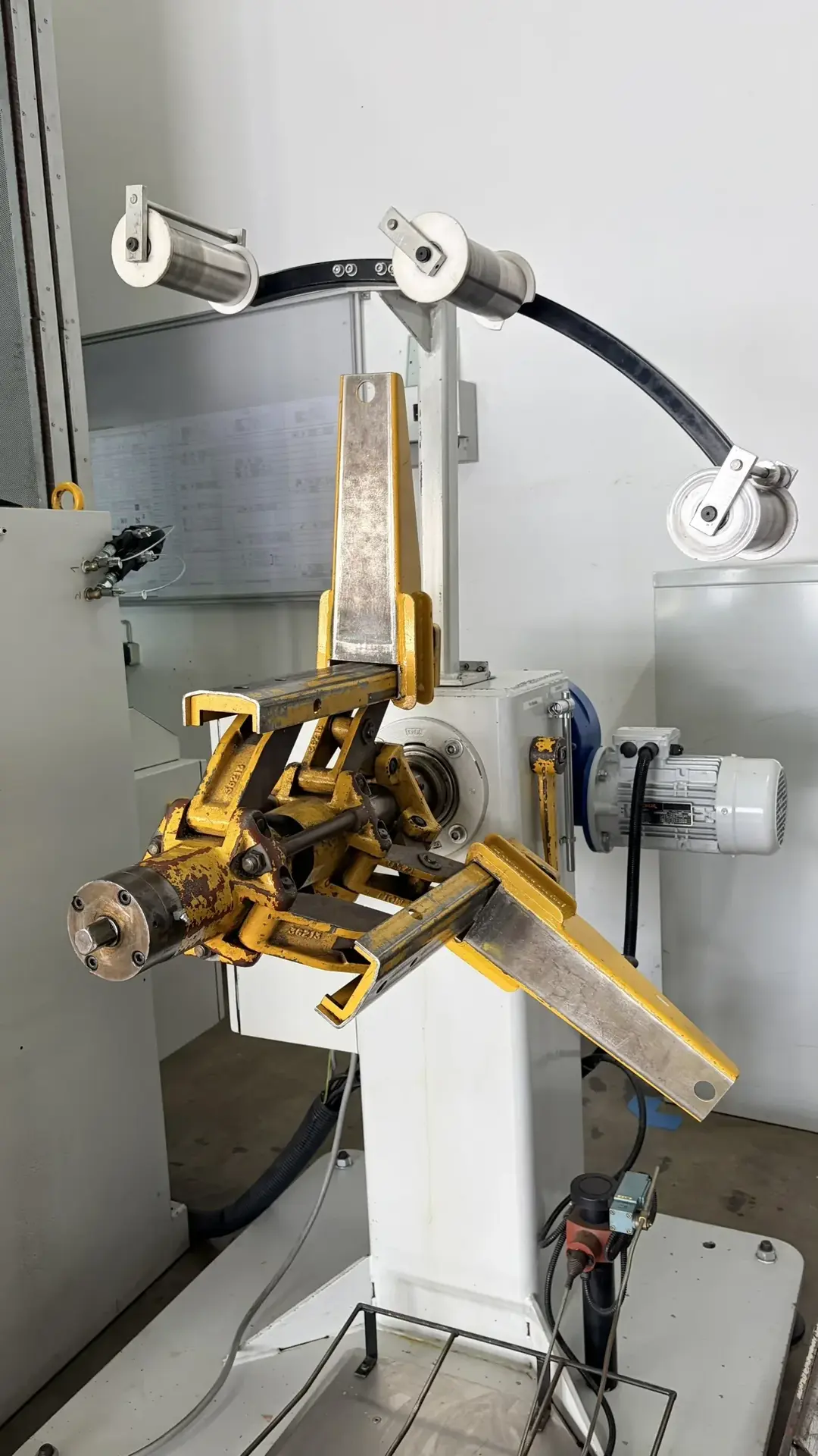 SOPREM Precision Coil Feeding Line - Decoiler 1000 kg + Precision Straightener - Thumbnail 12