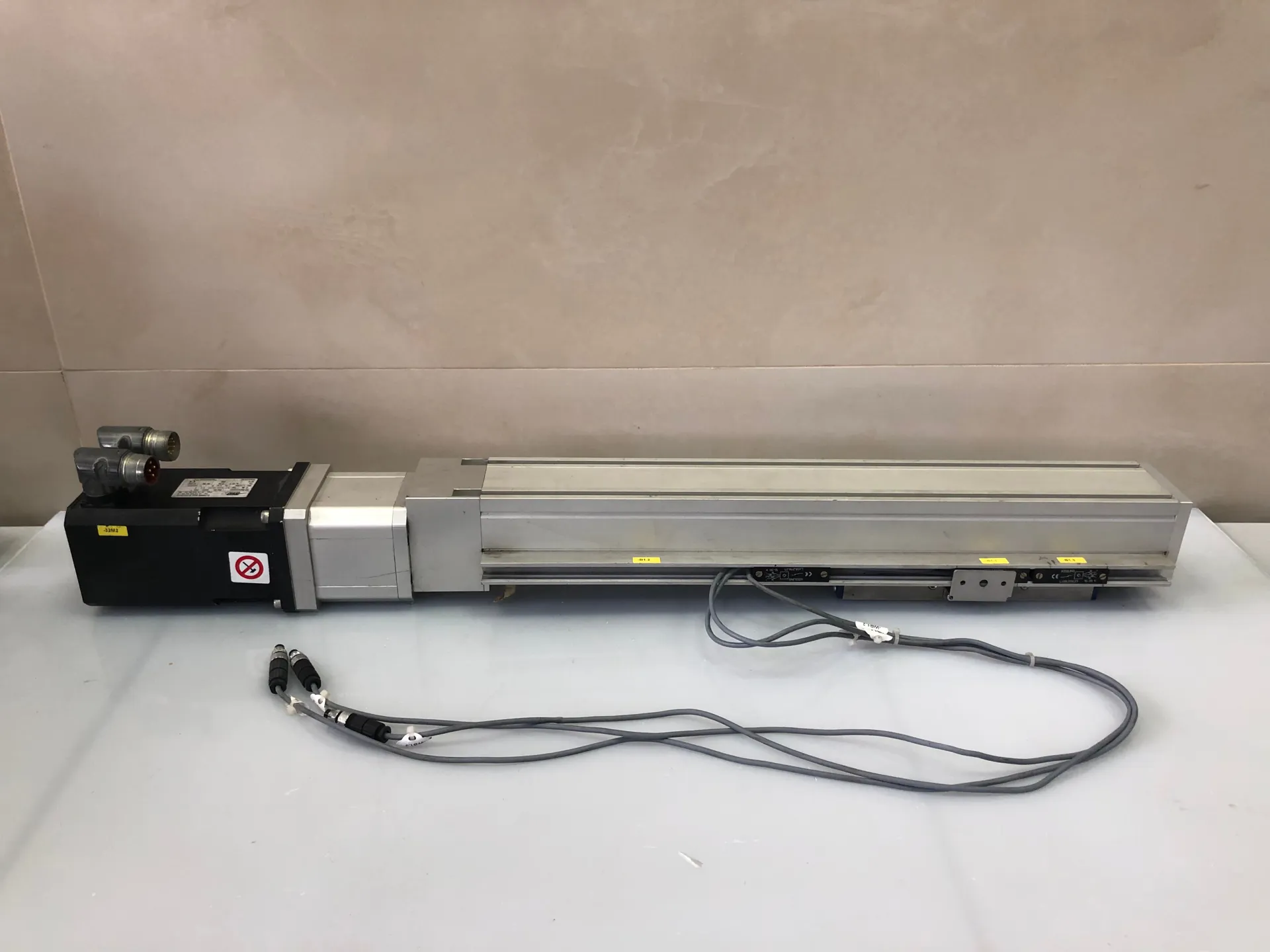 HSB Automation 70-C-SSS-M-1605-250-570-4BL-0 Linear Unit with SSD AC M2n 0150-4/1-3 Servomotor - Image 1
