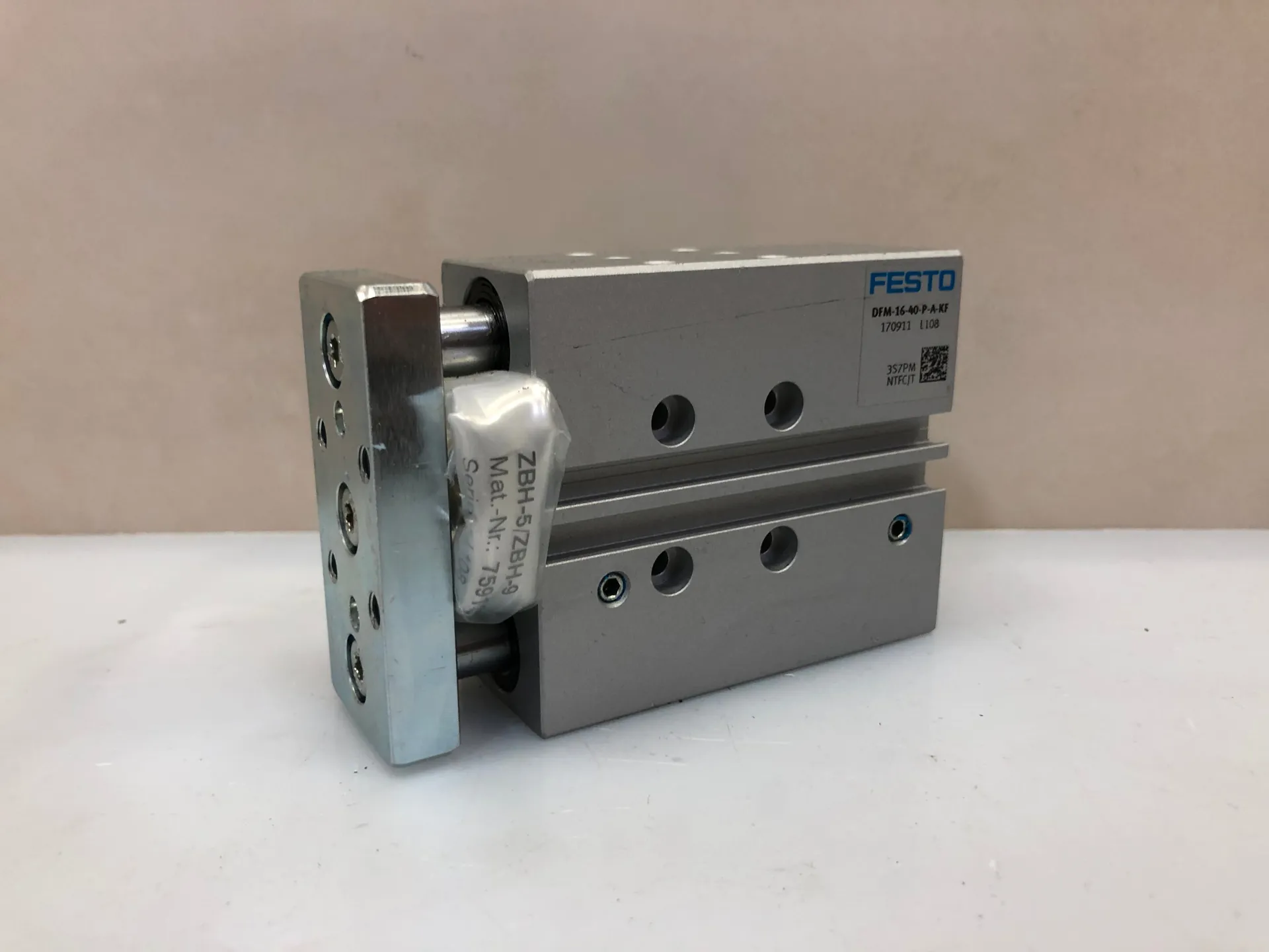 FESTO DFM-16-40-P-A-KF 170911 Guided Actuator New - Thumbnail 2