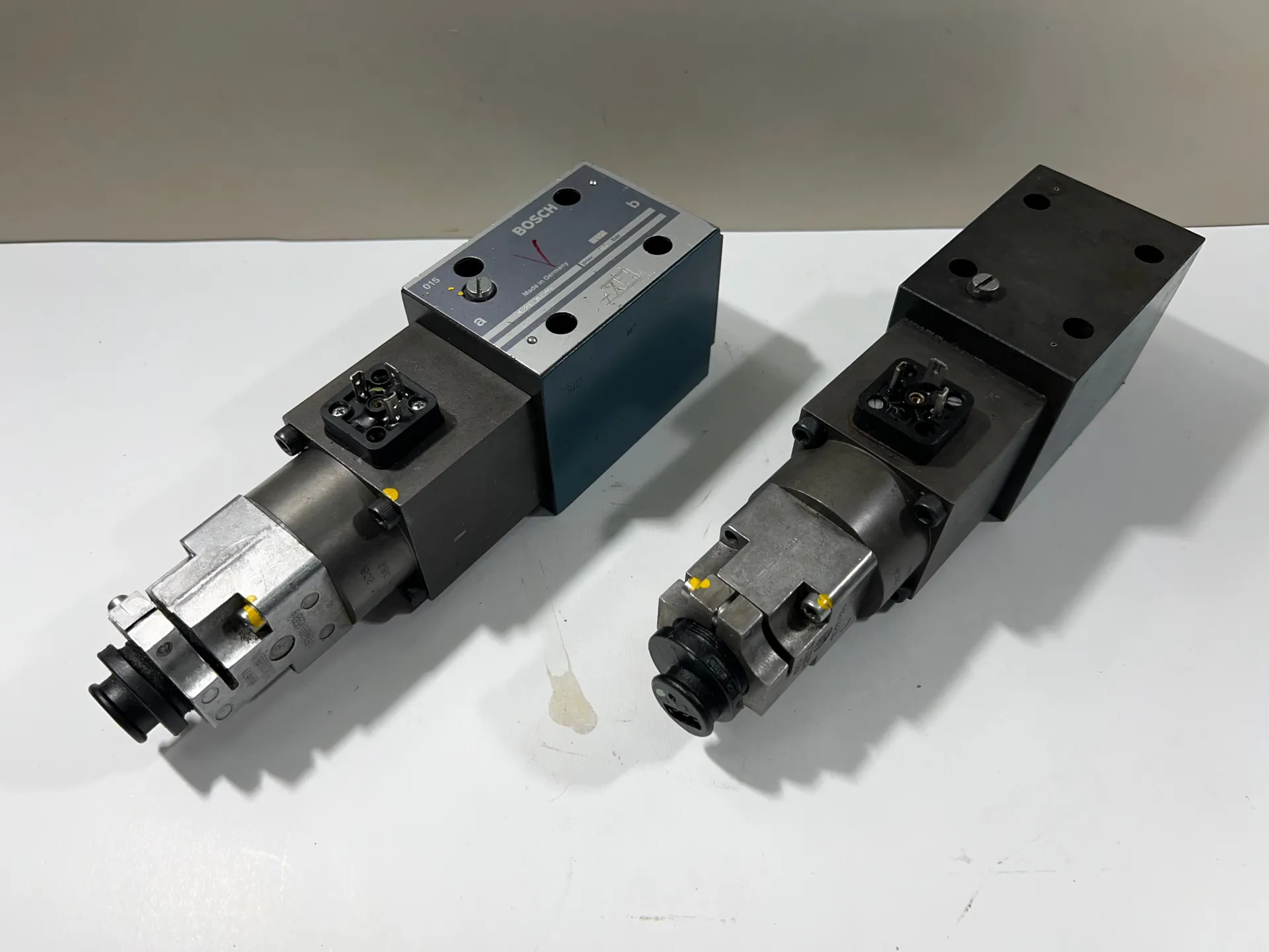 1x BOSCH Servo Proportional Valve 0 811 403 001 - Thumbnail 6