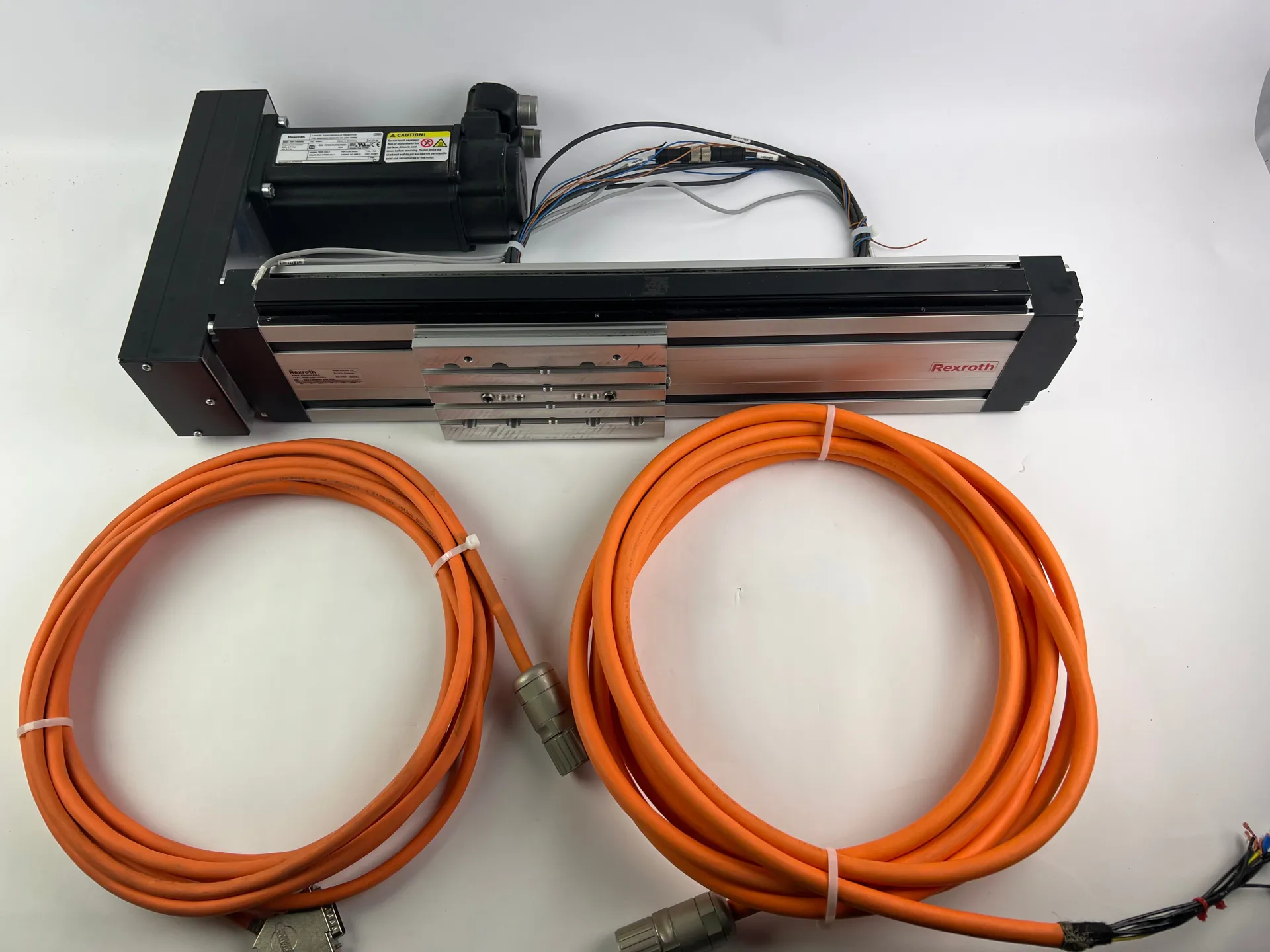 Rexroth R030513265 CKK-110-NNG1 Compact Module + R911306060 MSK040C-0600-NN-M1-UG0-NNNN Motor + 2 Cables + 2 Sensors - Thumbnail 2