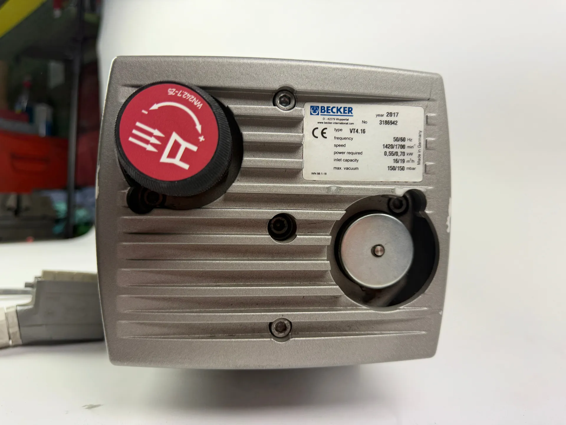 Becker VT4.16 Rotary Vane Vacuum Pump 0.55/0.70kW 3-Phase 16-19 m³/h 2017 - Thumbnail 8