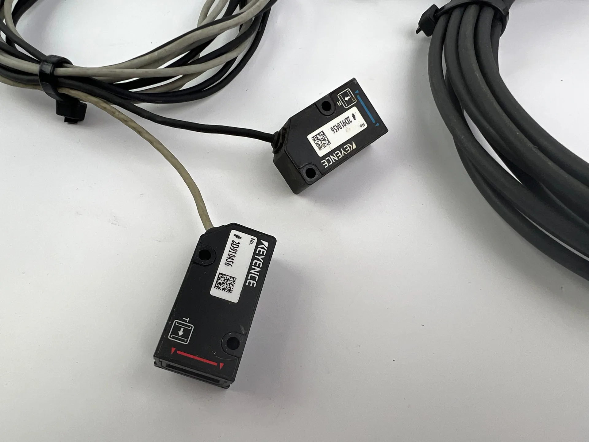 1x Keyence LV-N11CP Digital Laser Sensor + 2x LV-NH100 Sensor Heads 5m Cable - Thumbnail 2