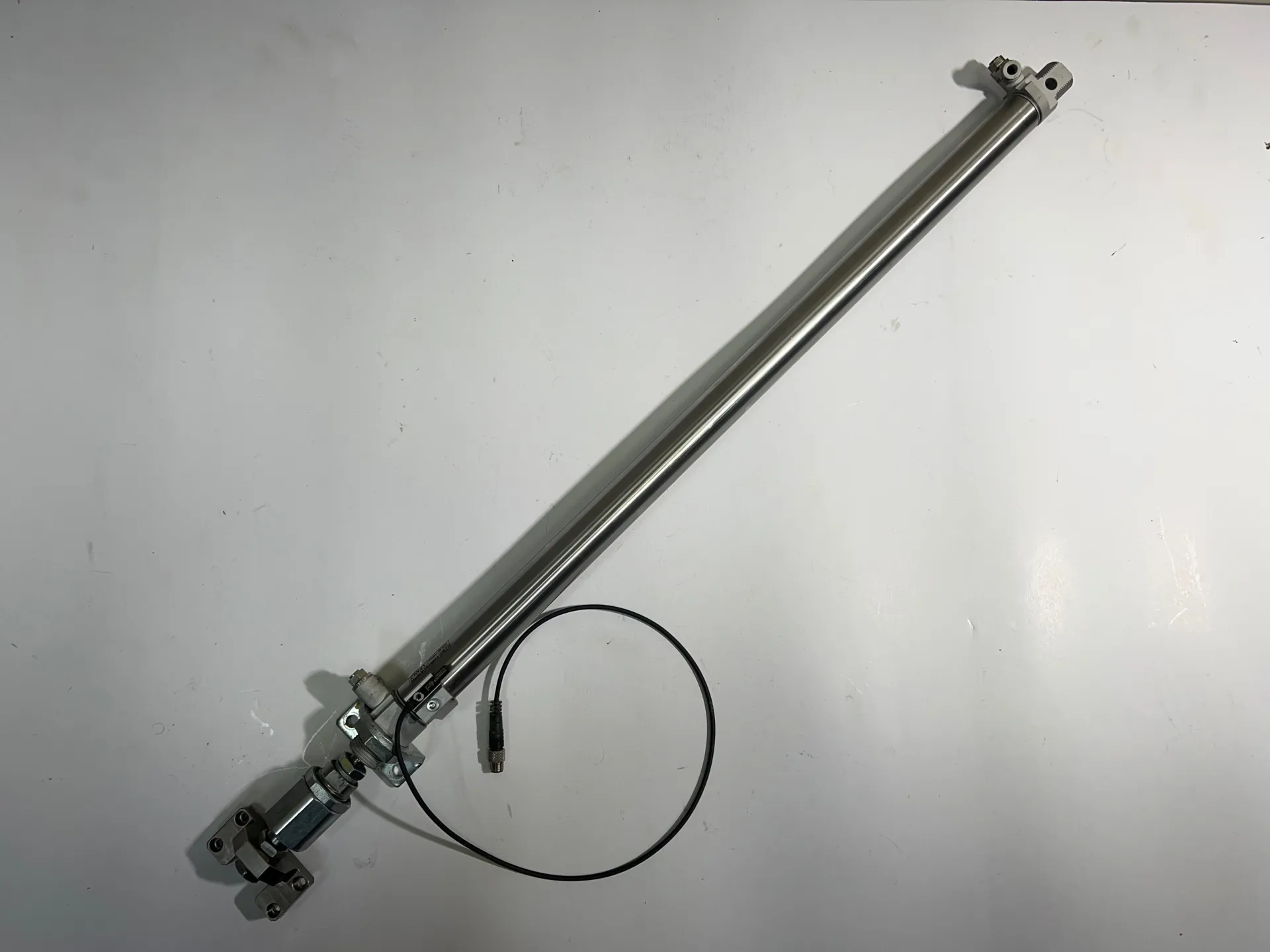 1x Aventics 0822334512 Pneumatic Cylinder 10Bar with Sensor R412022861 - Thumbnail 2