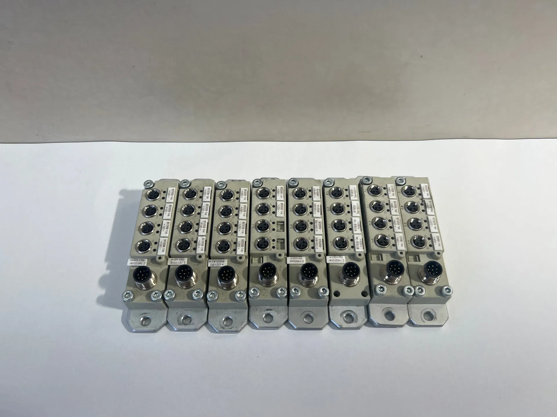 1x Weidmüller 1828740000 4-Port Slim Line M8 Distribution Terminal Block - Thumbnail 2