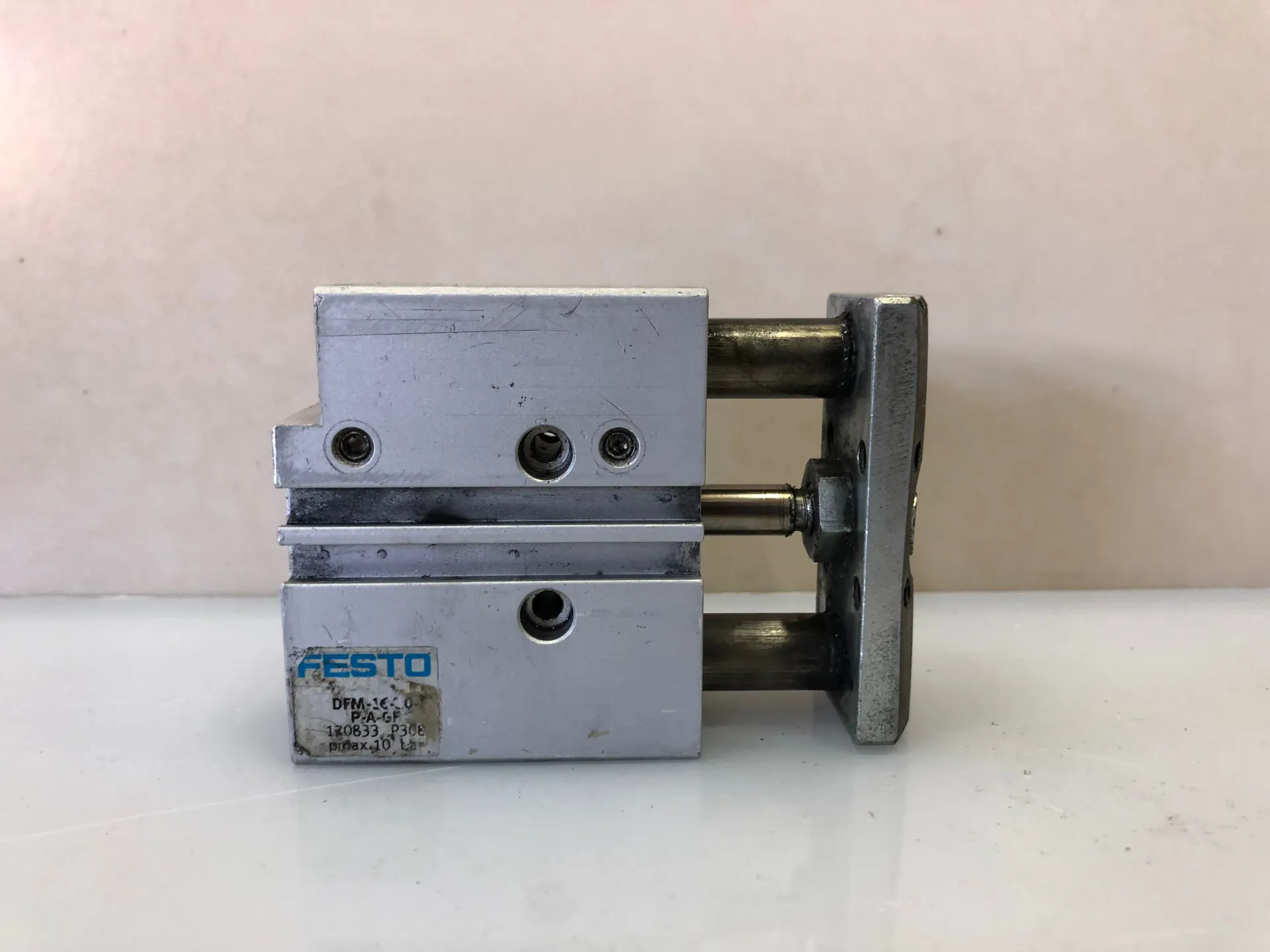FESTO DFM‑16‑20‑P‑A‑GF Guided Cylinder – 16 mm Bore, 20 mm Stroke (P/N 170833, DFM1620PAGF) - Thumbnail 3