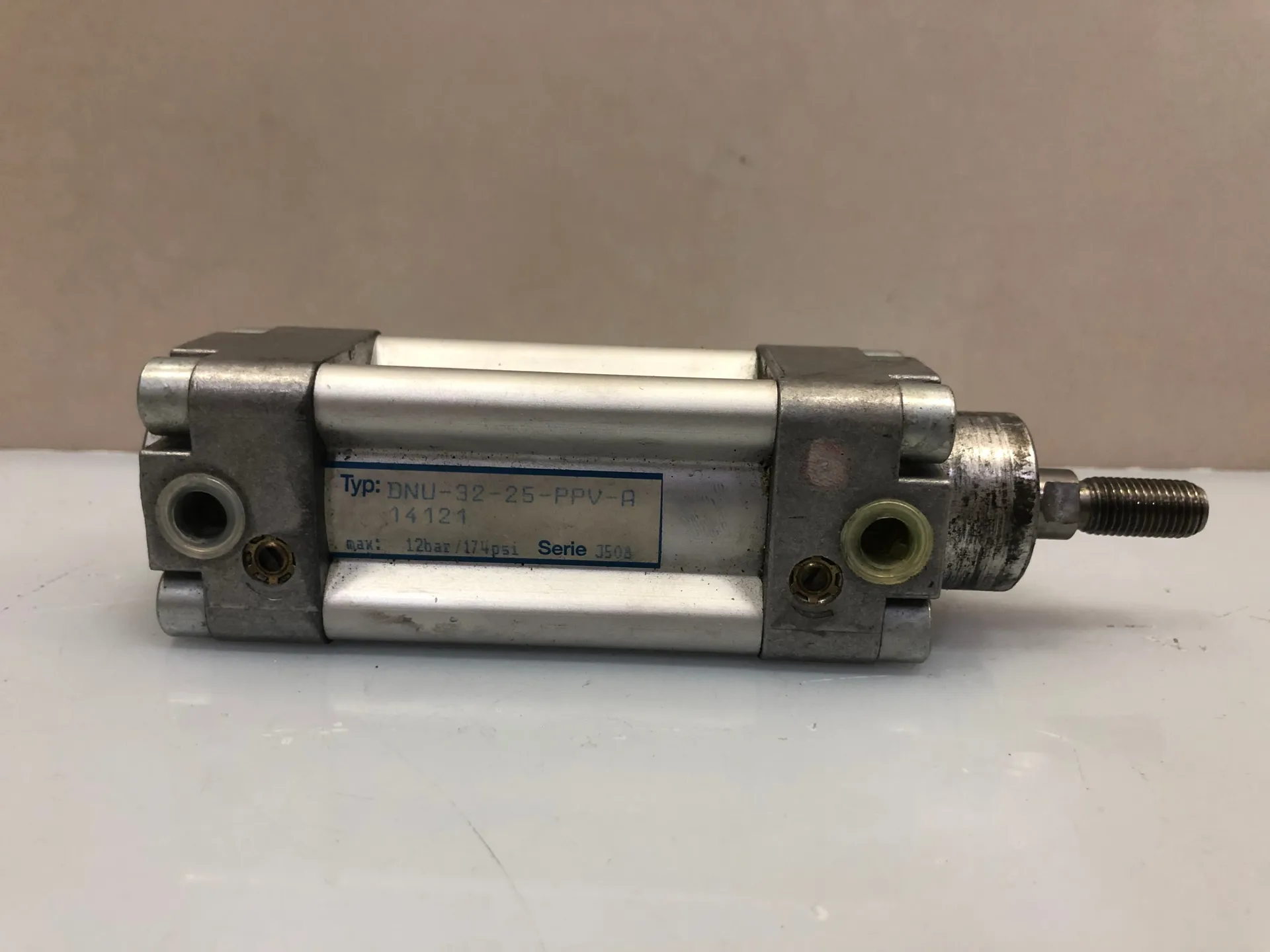 FESTO DNU-32-25-PPV-A 14121 Pneumatic Cylinder – 32mm Bore 25mm Stroke - Thumbnail 2