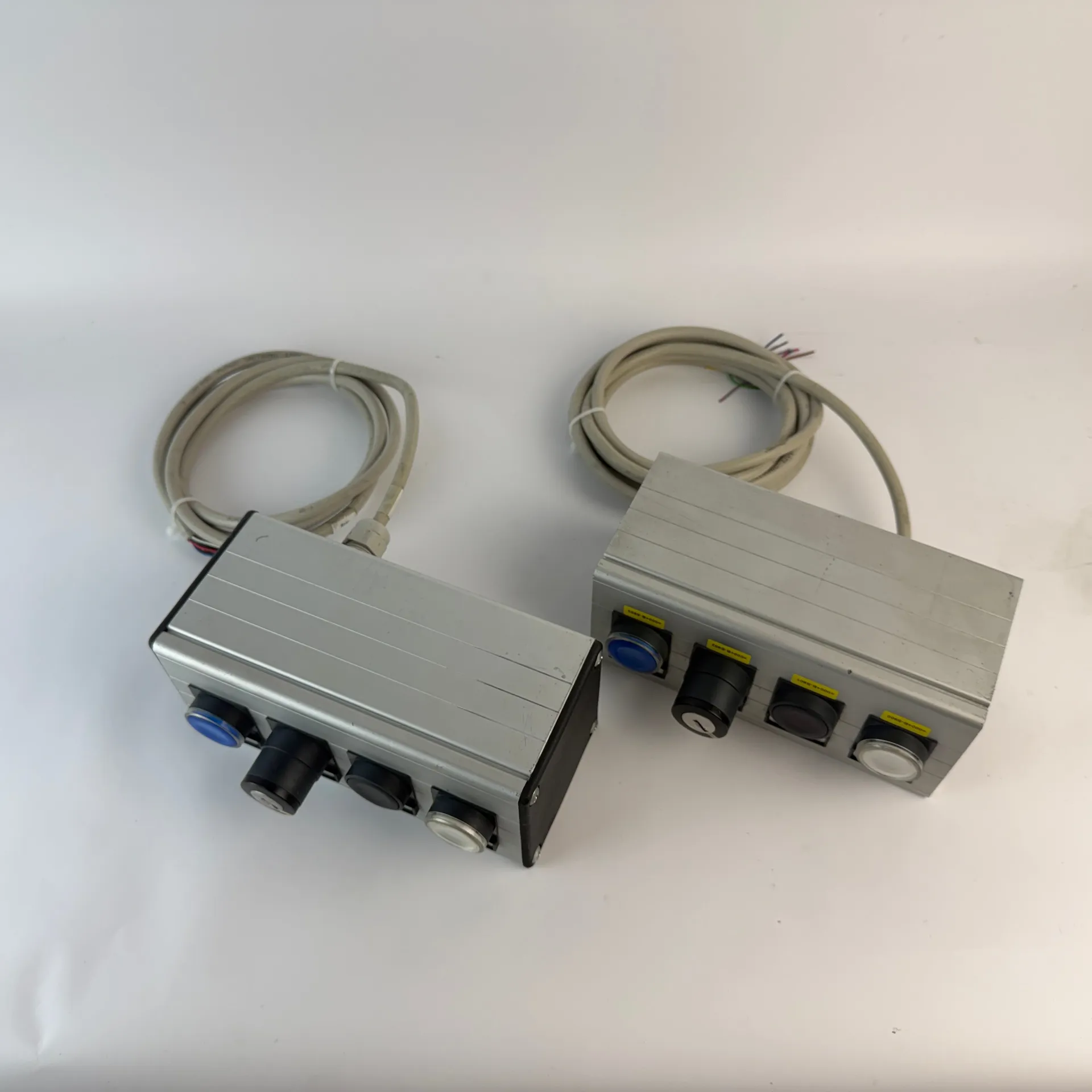 Lot of 2 Industrial Operator Control Stations with 3 Push Buttons & Key Selector, Cabled - Thumbnail 5