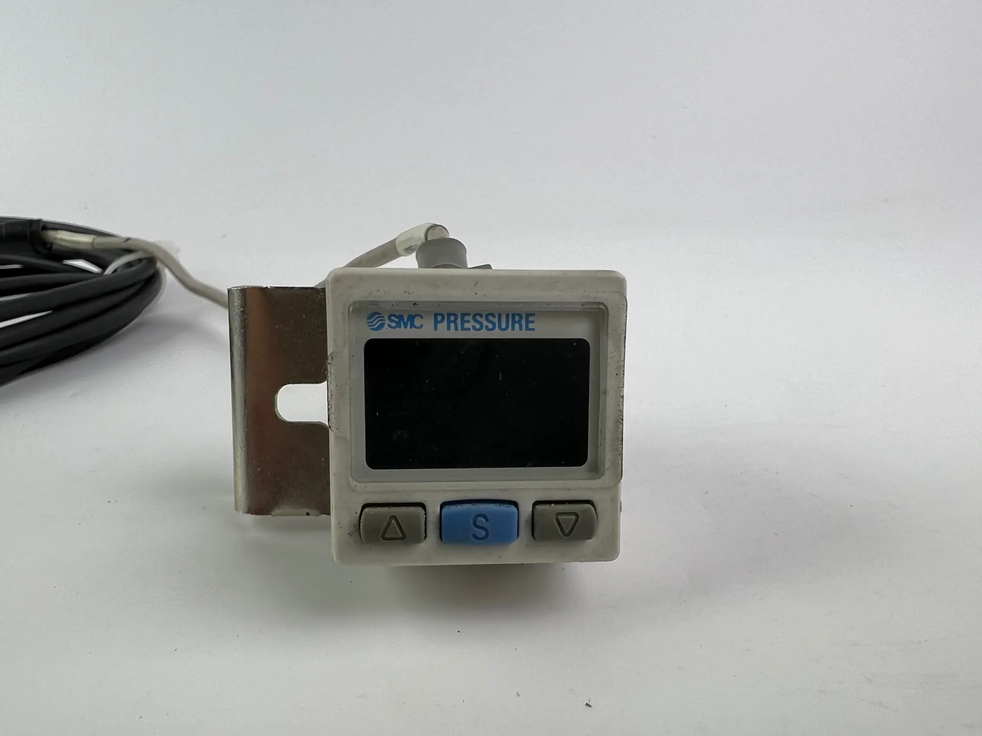 SMC ZSE30A-01-B Pressure Switch + 500cm Cable - Thumbnail 4