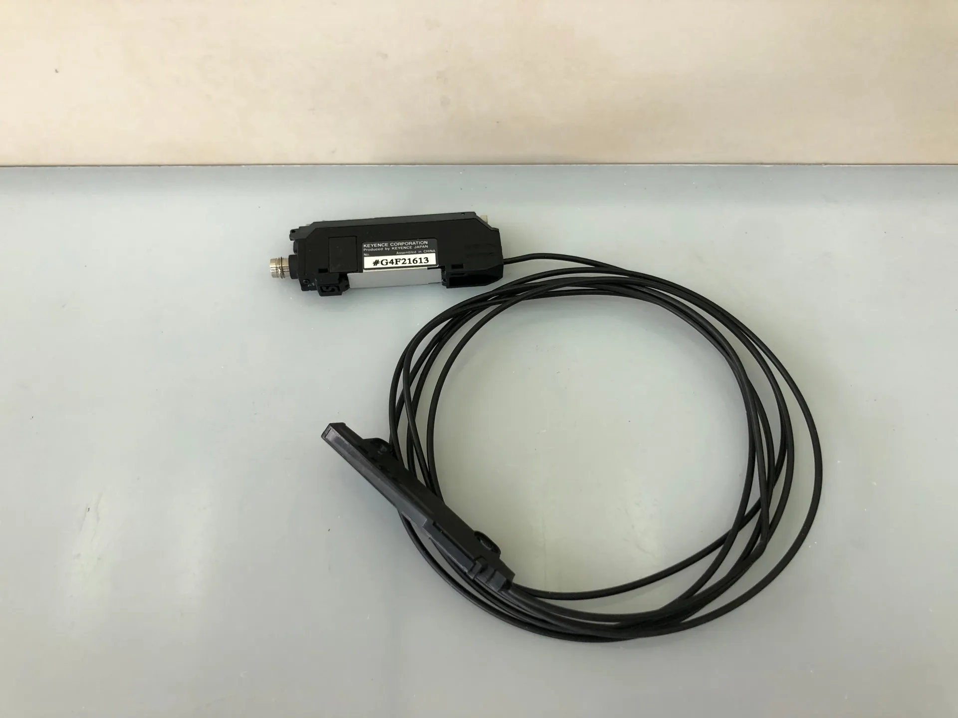 KEYENCE FS-V31CP Fiber Optic Sensor Amplifier – Digital, PNP Output, High-Speed Mode - Image 1