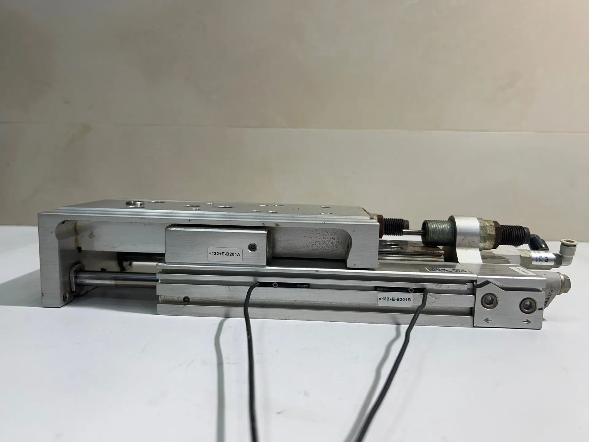 Aventics R480640198 Slide Cylinder 10Bar with 2 Sensors & 5m Cable - Image 1