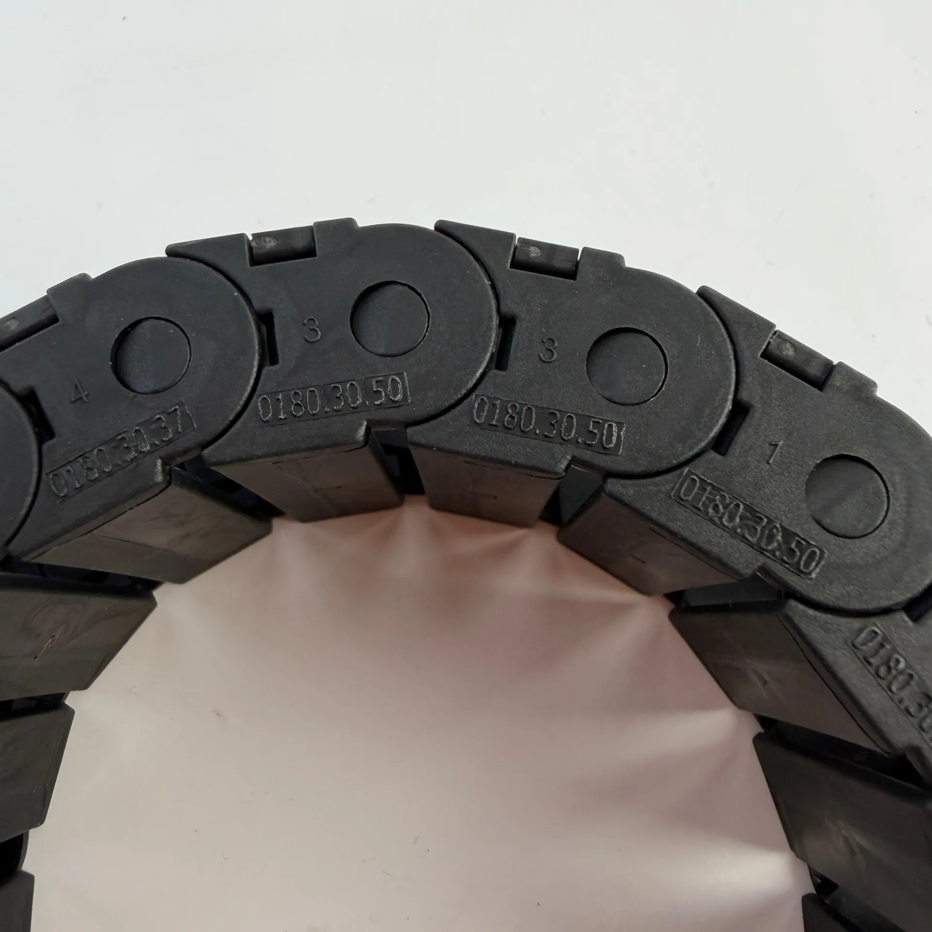 KABELSCHLEPP MONO 0180 Cable Carrier 12 Links 265mm Mixed 37/50mm Radius - Image 1