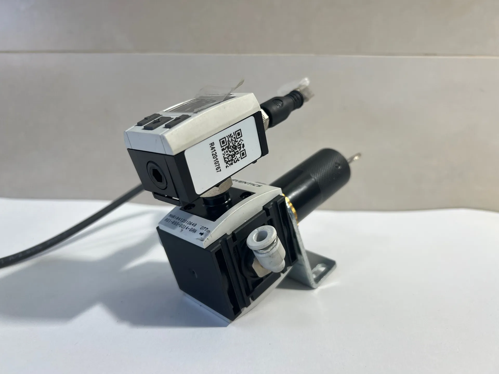 Rexroth Aventics R412010648 Pressure Regulator with R412010767 Pressure Sensor + LCD & 0.5m Cable - Thumbnail 3