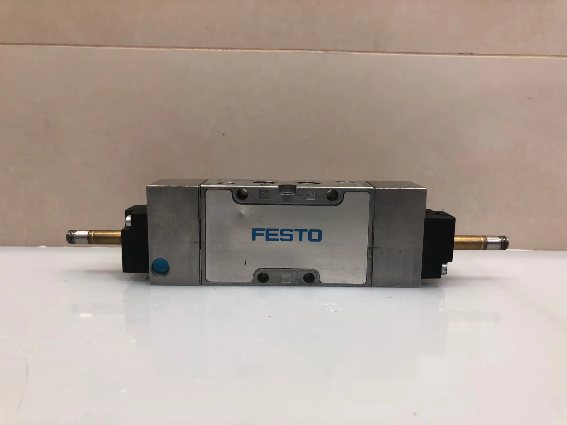 Festo MFH-5/3-G-1/4-B Solenoid Valve MFH Series 5/3 Way 1/4" Port - Image 1