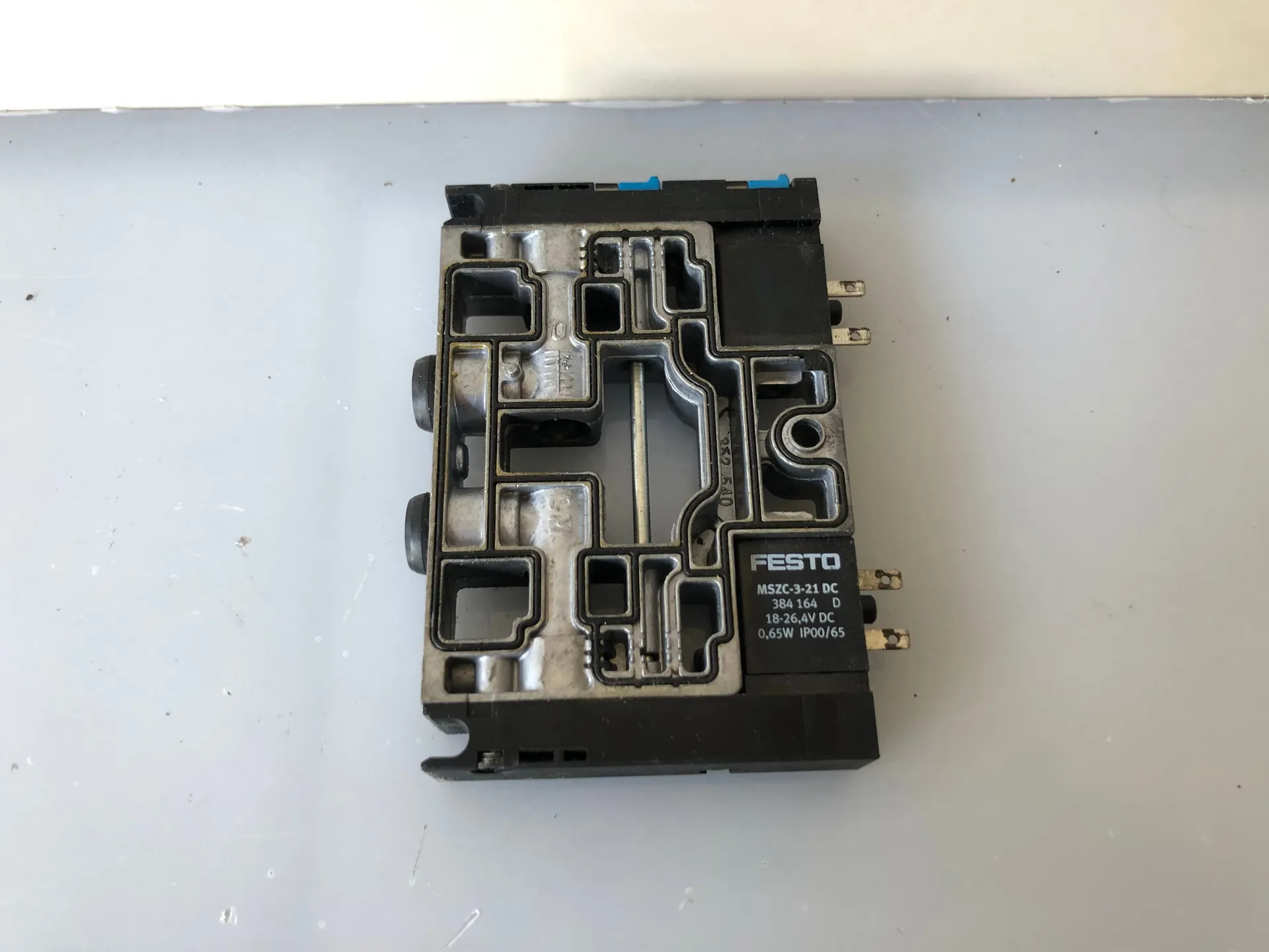 1x Festo MSZC-3-21 DC 384164 Pneumatic Solenoid Valve – 21V DC, 0.65W, IP00/IP65 - Thumbnail 3