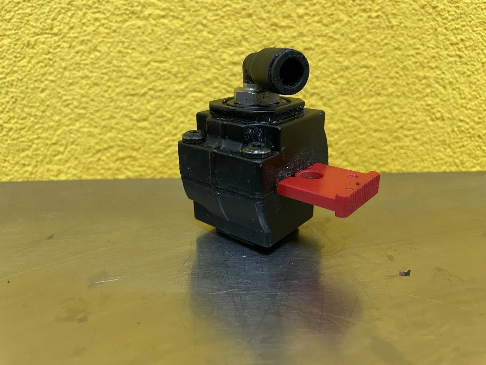 Norgren T72T-2GA-P1N shut off valve - Thumbnail 3