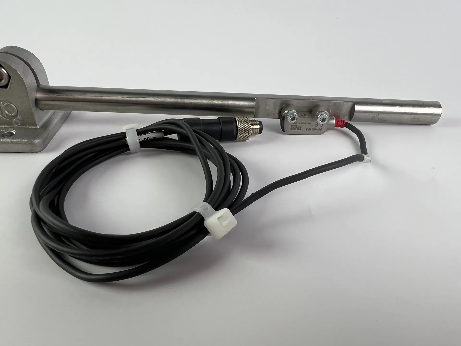 1x Keyence PR-M51P3 Photoelectric Sensor + 200cm Cable + Metal Mounting Stand - Thumbnail 3