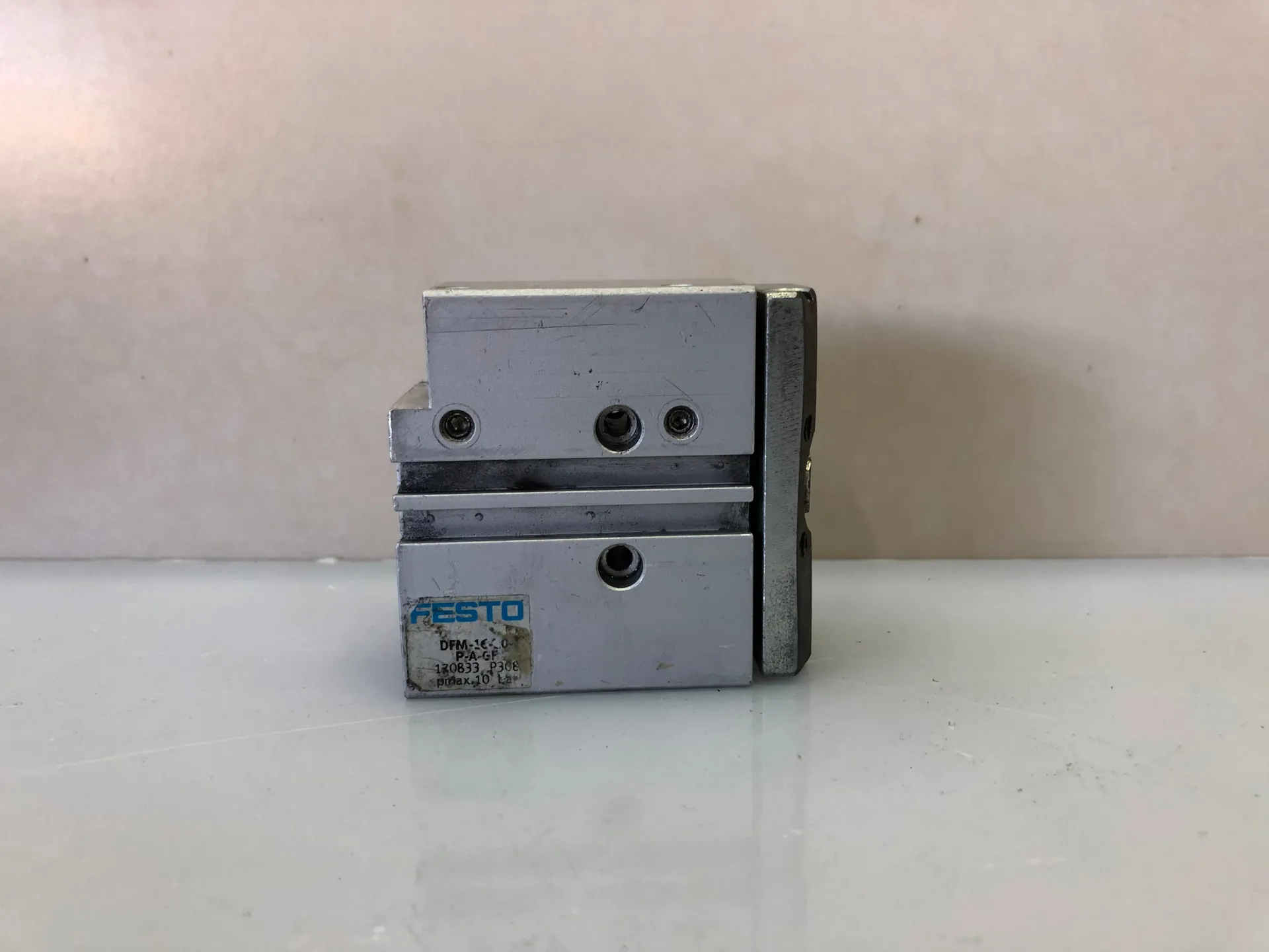FESTO DFM‑16‑20‑P‑A‑GF Guided Cylinder – 16 mm Bore, 20 mm Stroke (P/N 170833, DFM1620PAGF) - Image 1