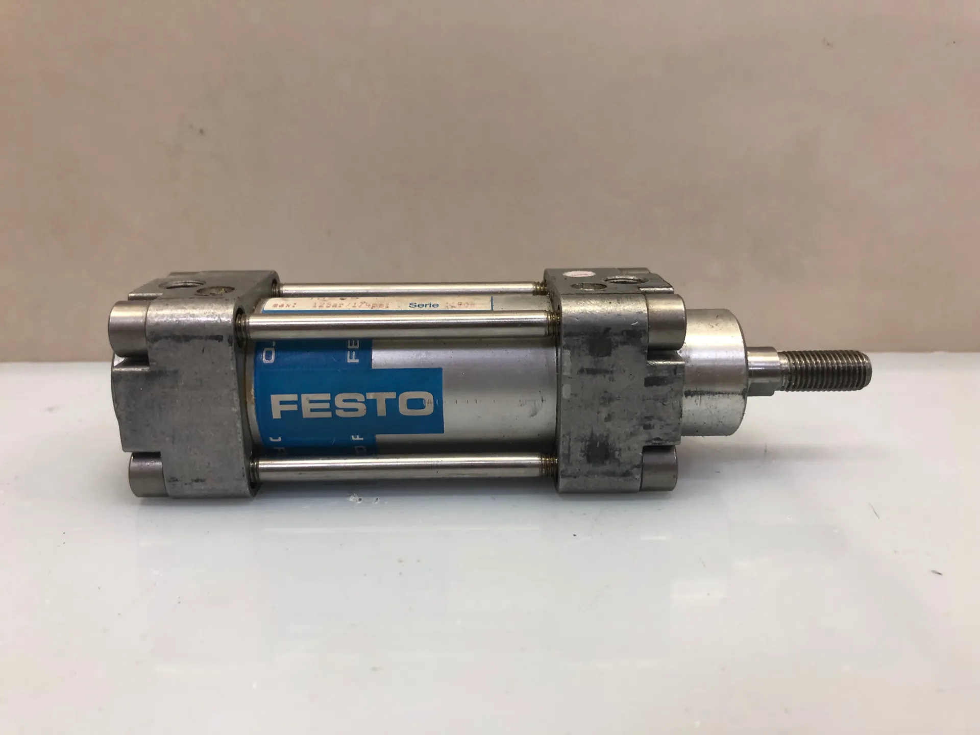 1x FESTO DNN-32-25-PPV-A 10209 Compact Pneumatic Cylinder – 32mm Bore 25mm Stroke - Image 1