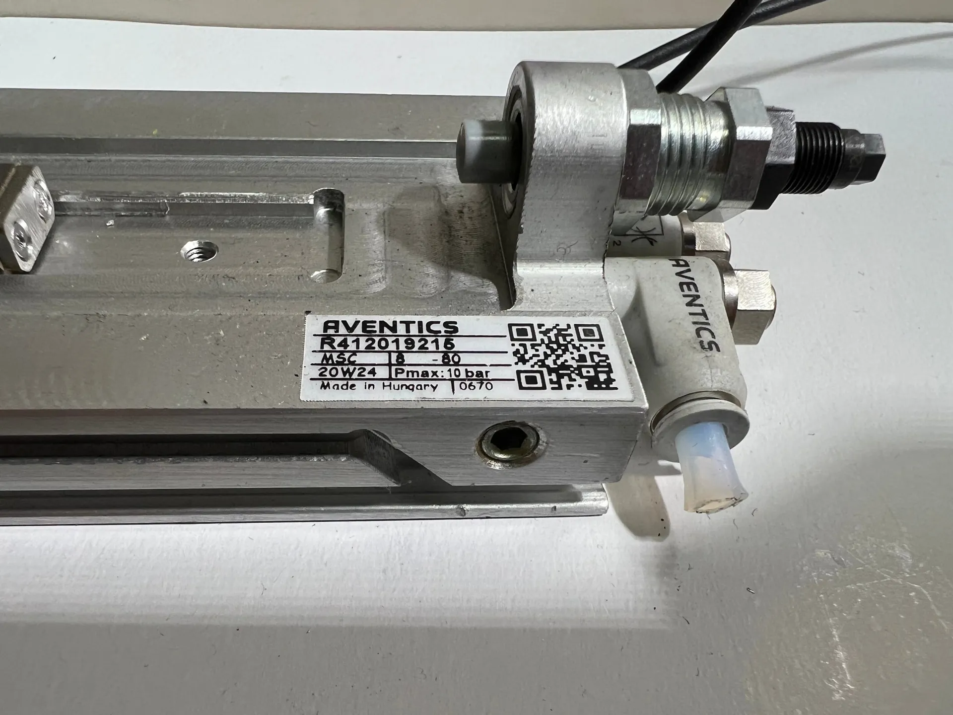 Aventics R412019215 Pneumatic Cylinder 10 Bar with 1m Sensor Cable - Thumbnail 4