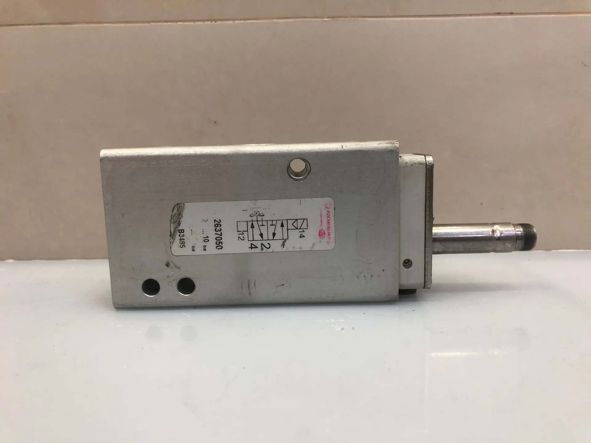 Norgren 2637050 Solenoid Valve – 5/2 Way Pneumatic Valve - Image 1