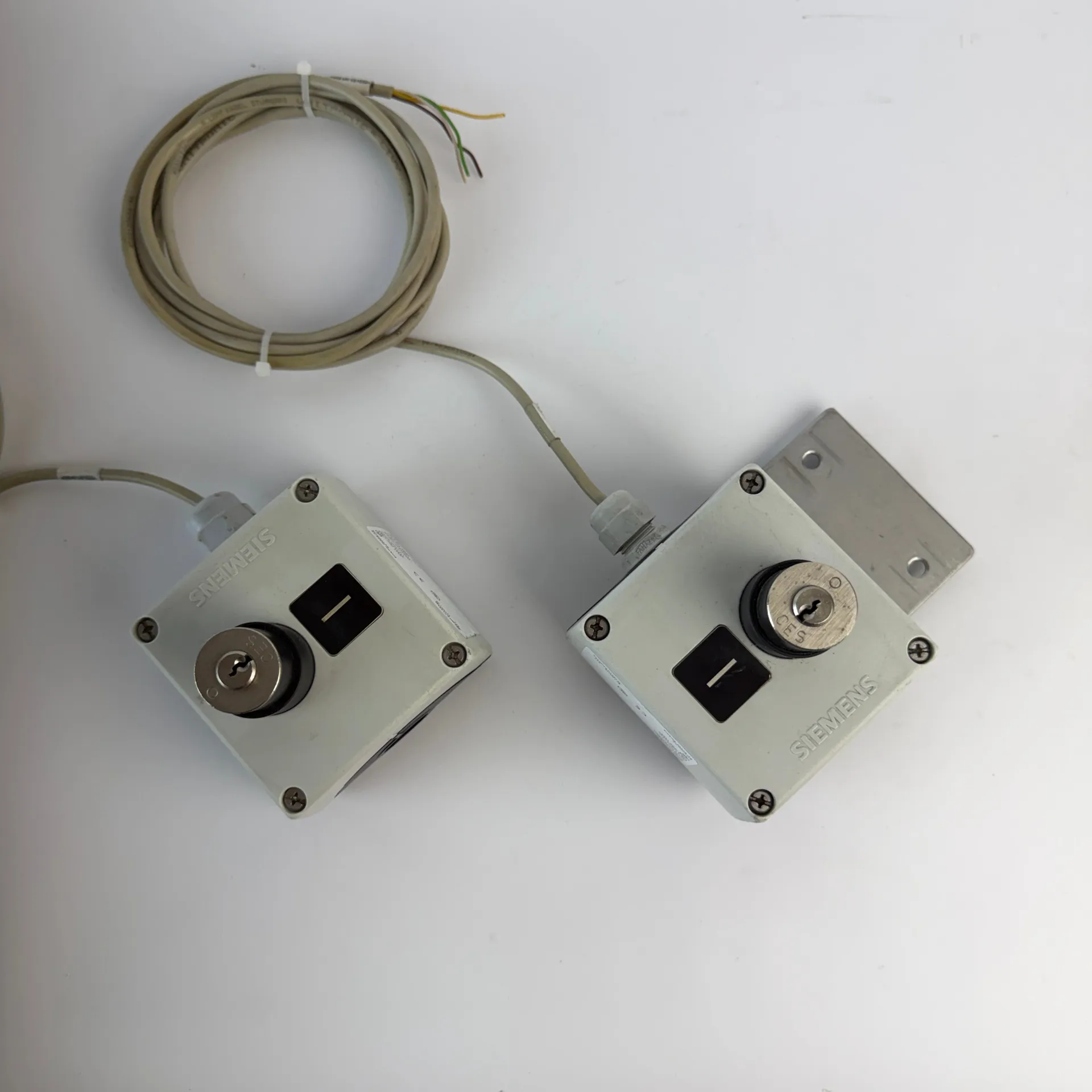 Siemens 3SB3801-0DA3 Key Selector Control Station Enclosure – Lot of 2 - Thumbnail 9
