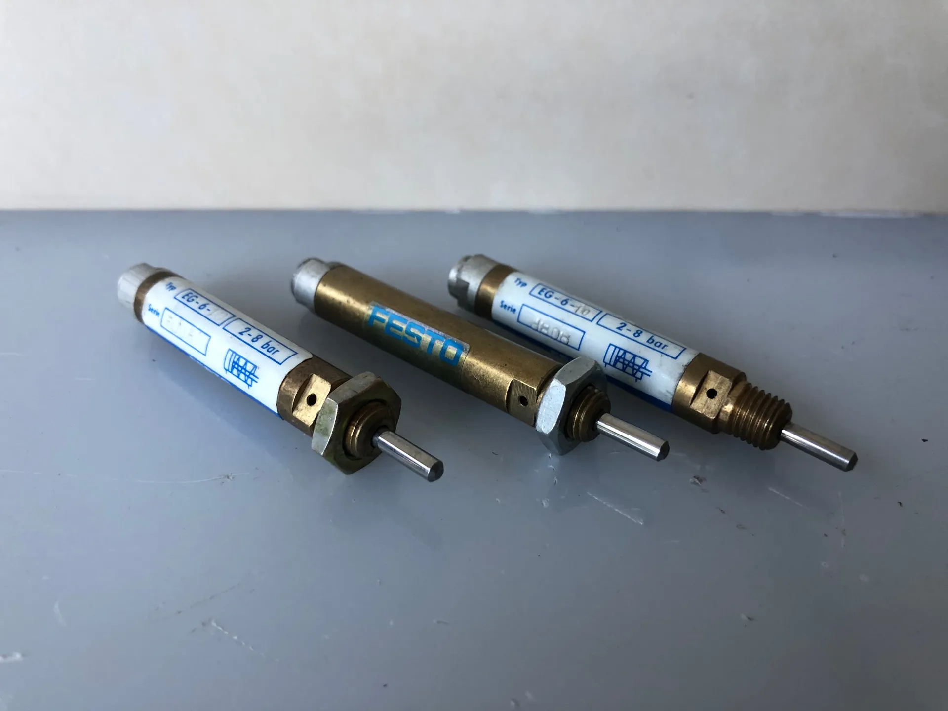 1x Festo EG-6-10 Pneumatic Cylinder 2–8 Bar Series 985R - Image 1
